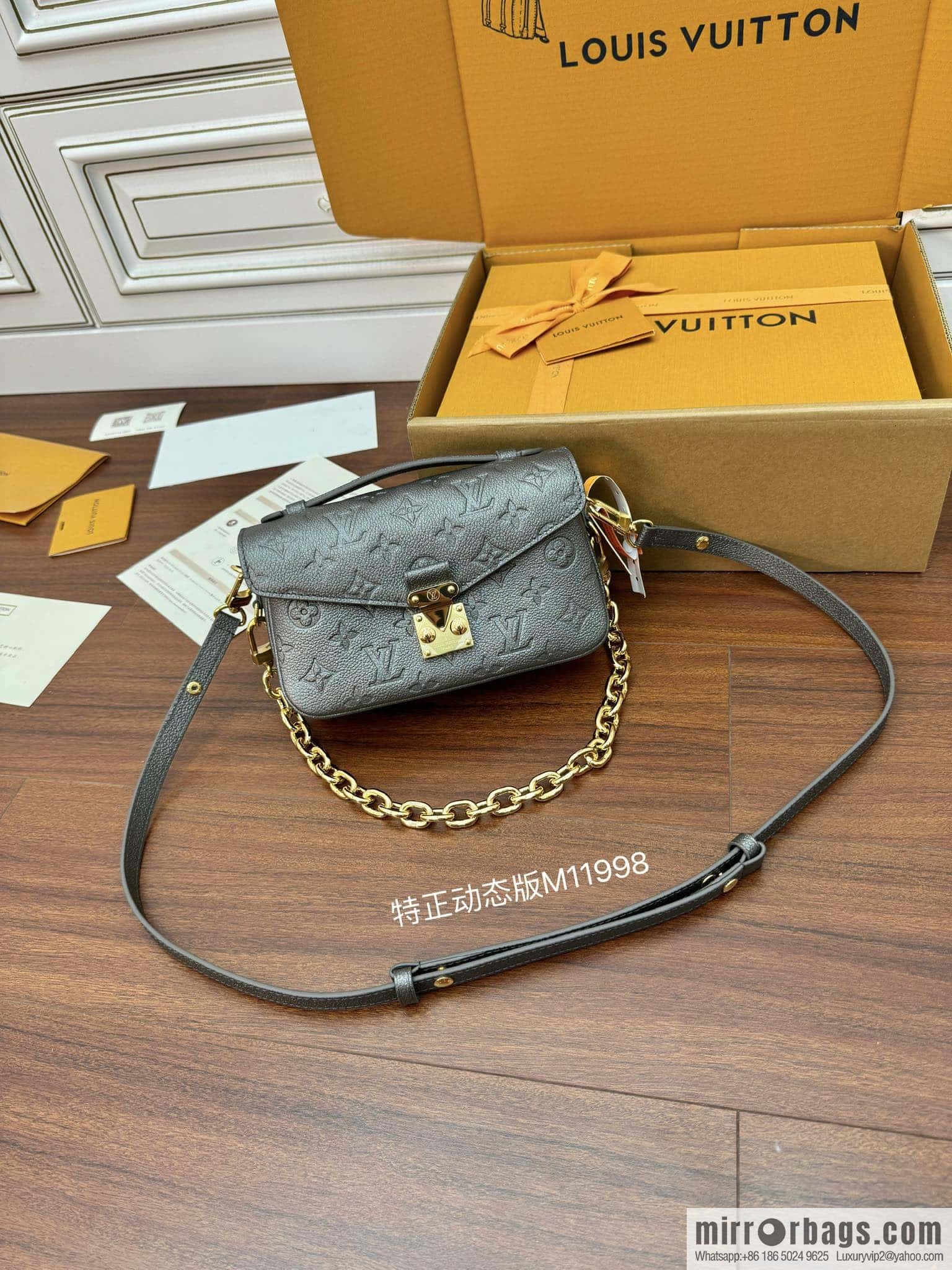 LV M11998 Pochette Métis East West