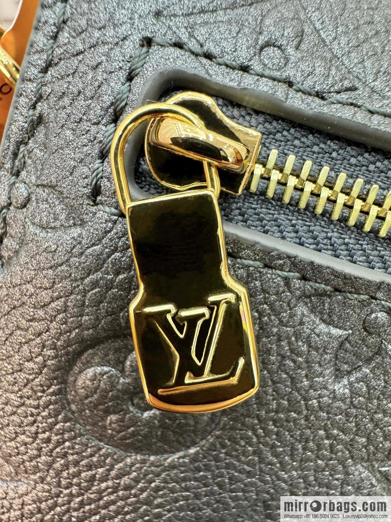 LV M11998 Pochette Métis East West