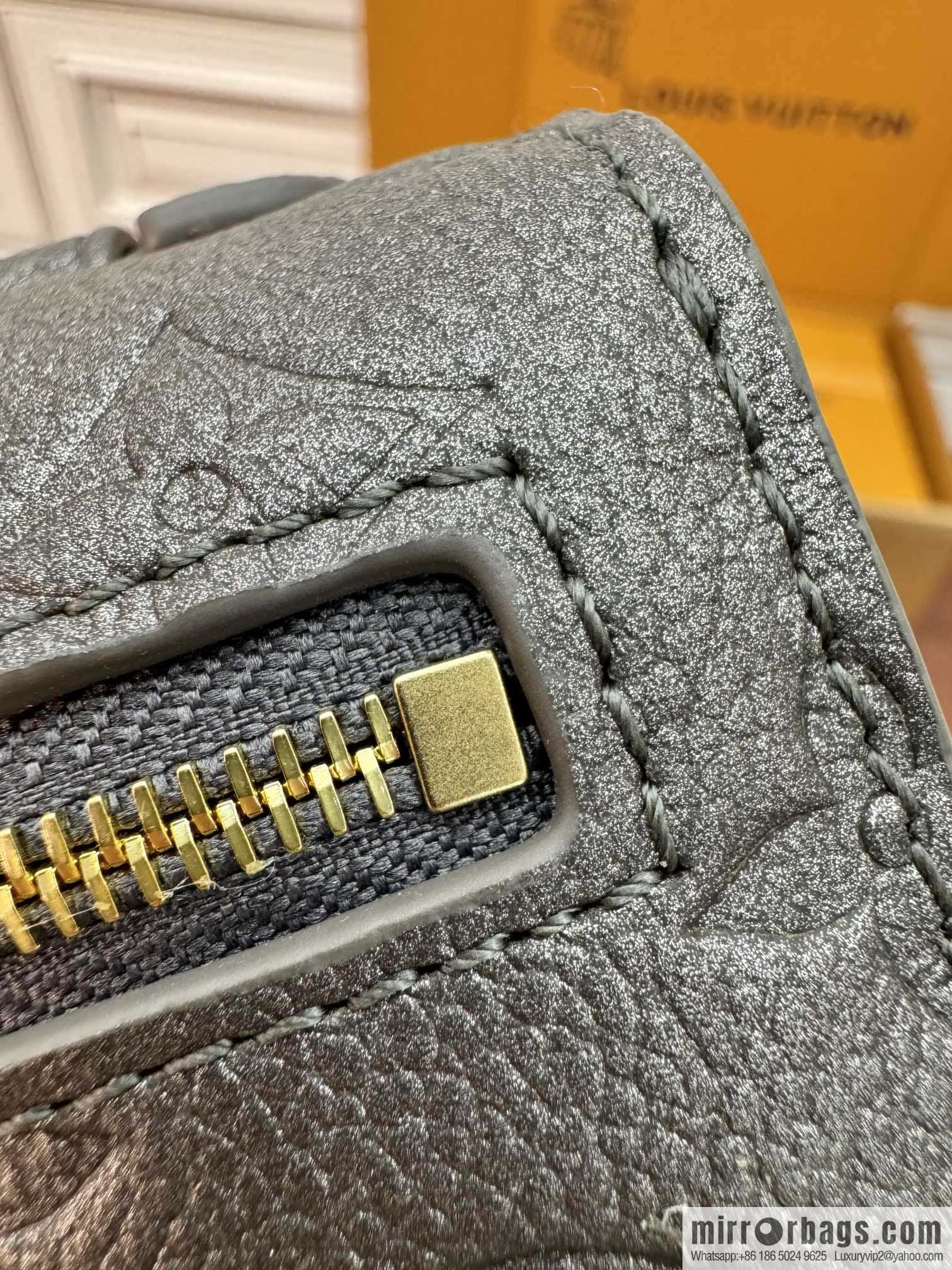 LV M11998 Pochette Métis East West