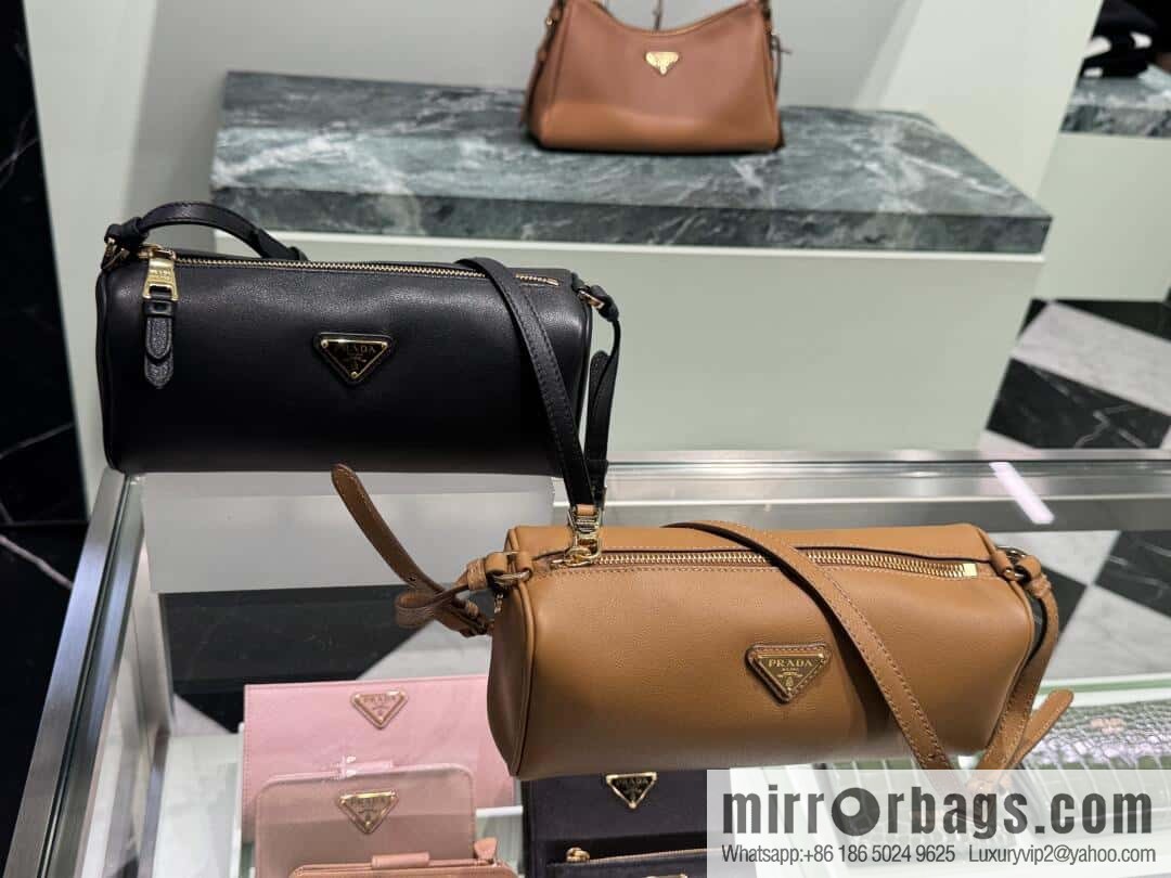 PRADA 🎉 new armpit bag 🎉 1NE058A calfskin/1BC239 🎉🎉 black