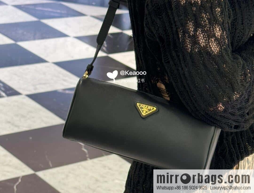 PRADA 🎉 new armpit bag 🎉 1NE058A calfskin/1BC239 🎉🎉 black