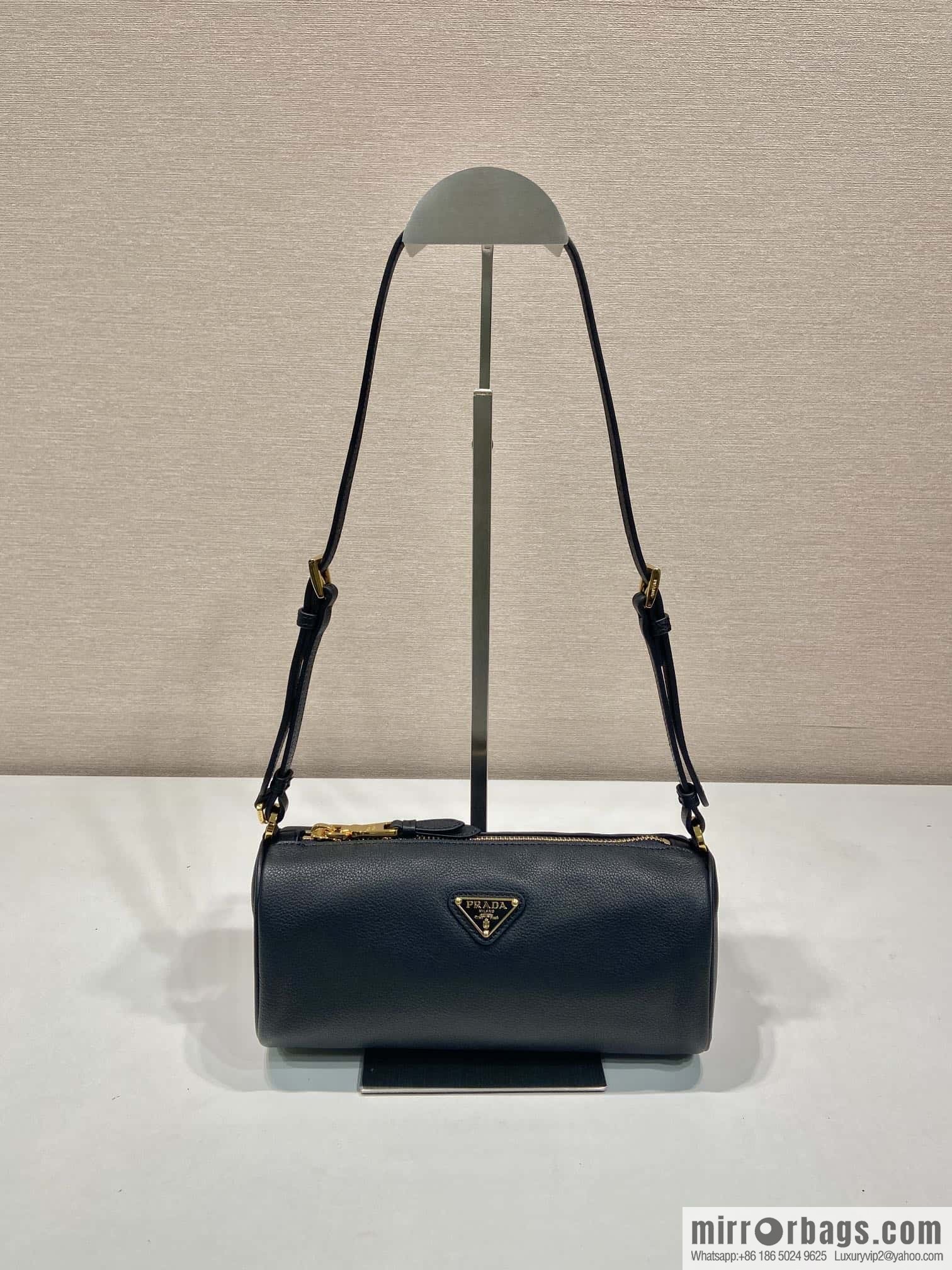 PRADA 🎉 new armpit bag 🎉 1NE058A calfskin/1BC239 🎉🎉 black