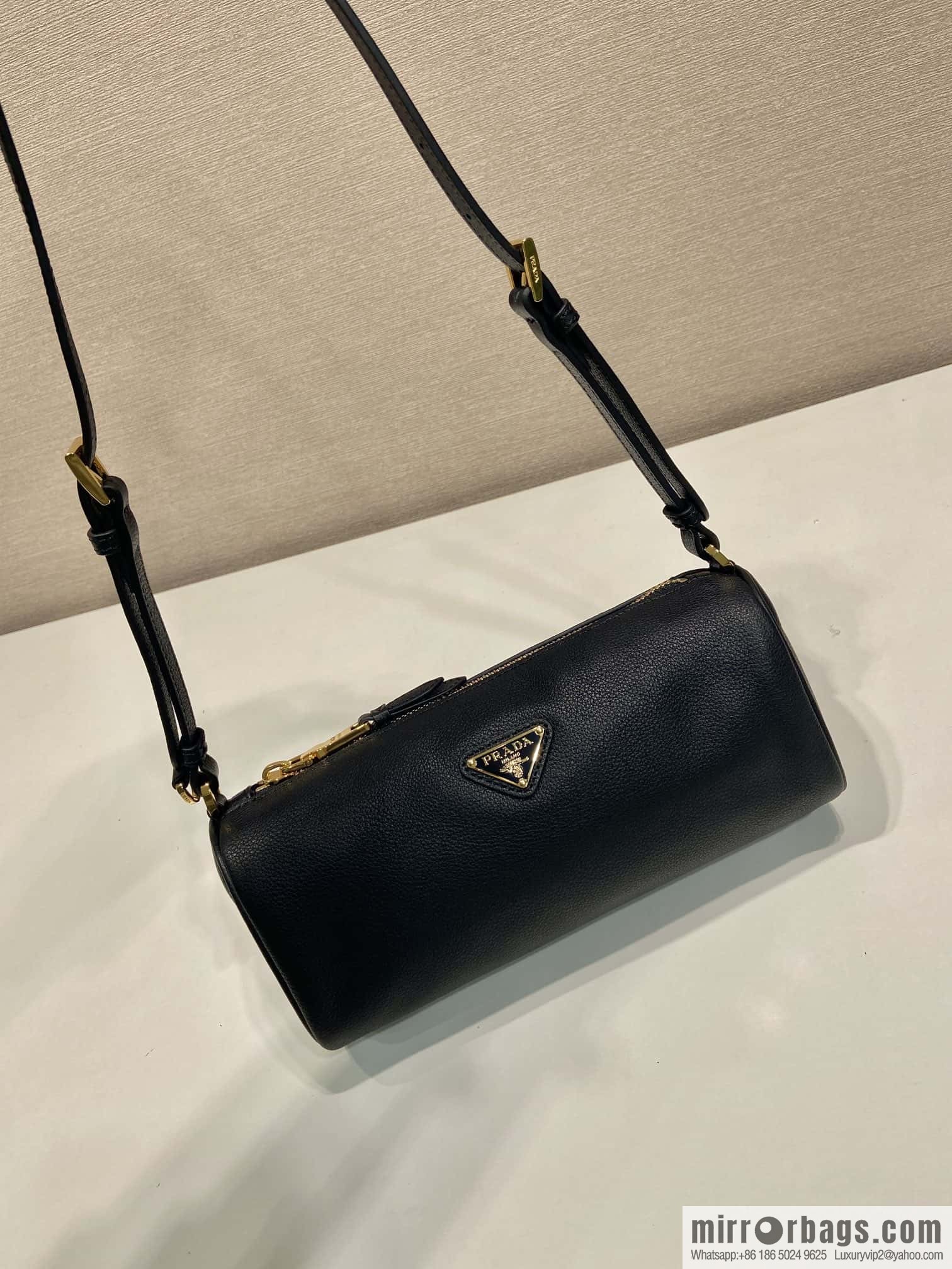 PRADA 🎉 new armpit bag 🎉 1NE058A calfskin/1BC239 🎉🎉 black