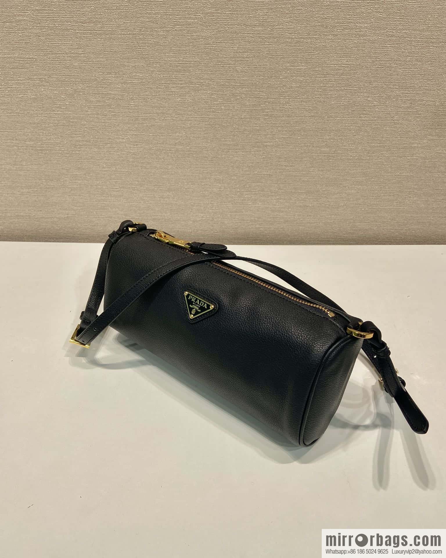 PRADA 🎉 new armpit bag 🎉 1NE058A calfskin/1BC239 🎉🎉 black