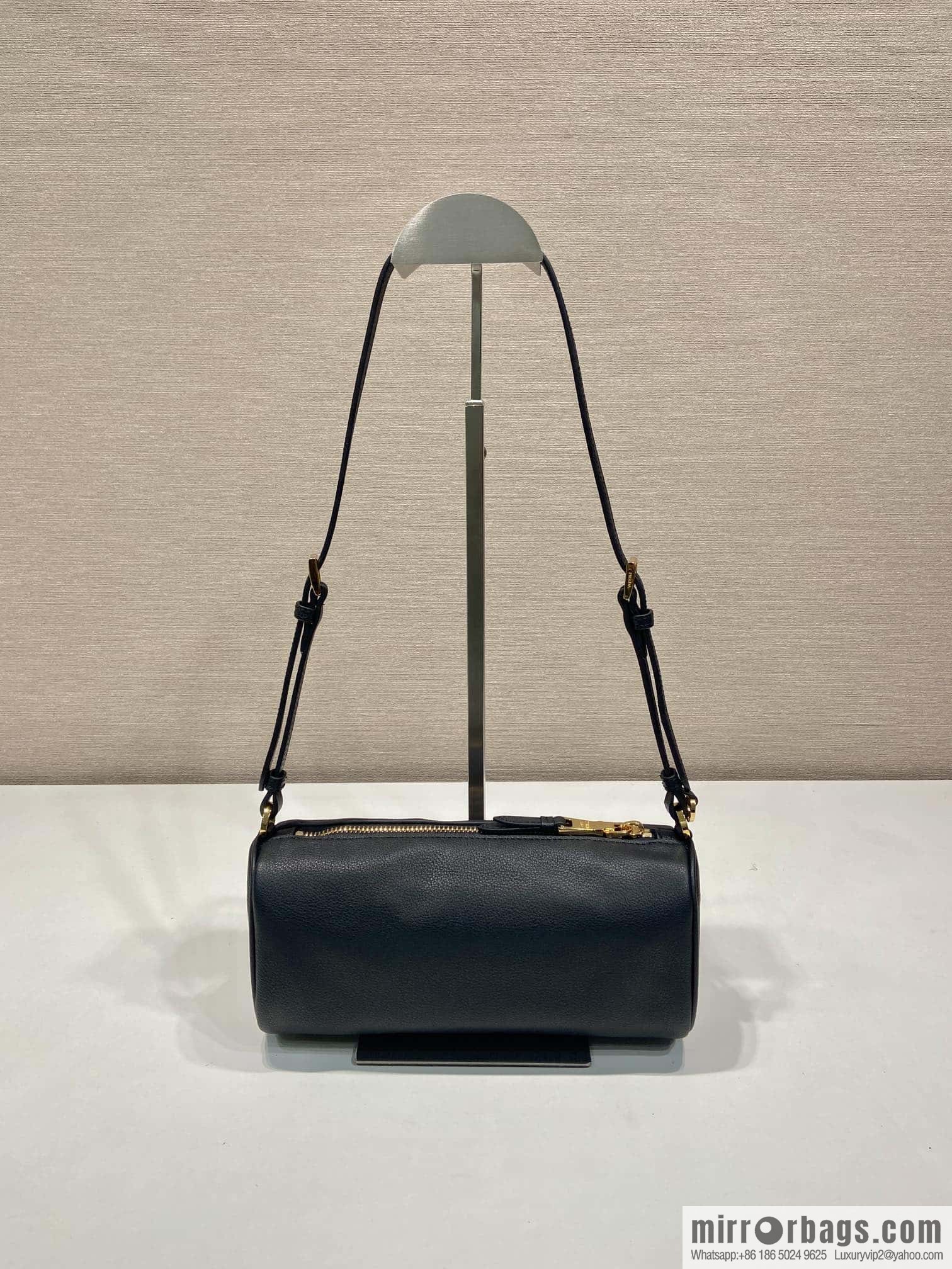 PRADA 🎉 new armpit bag 🎉 1NE058A calfskin/1BC239 🎉🎉 black
