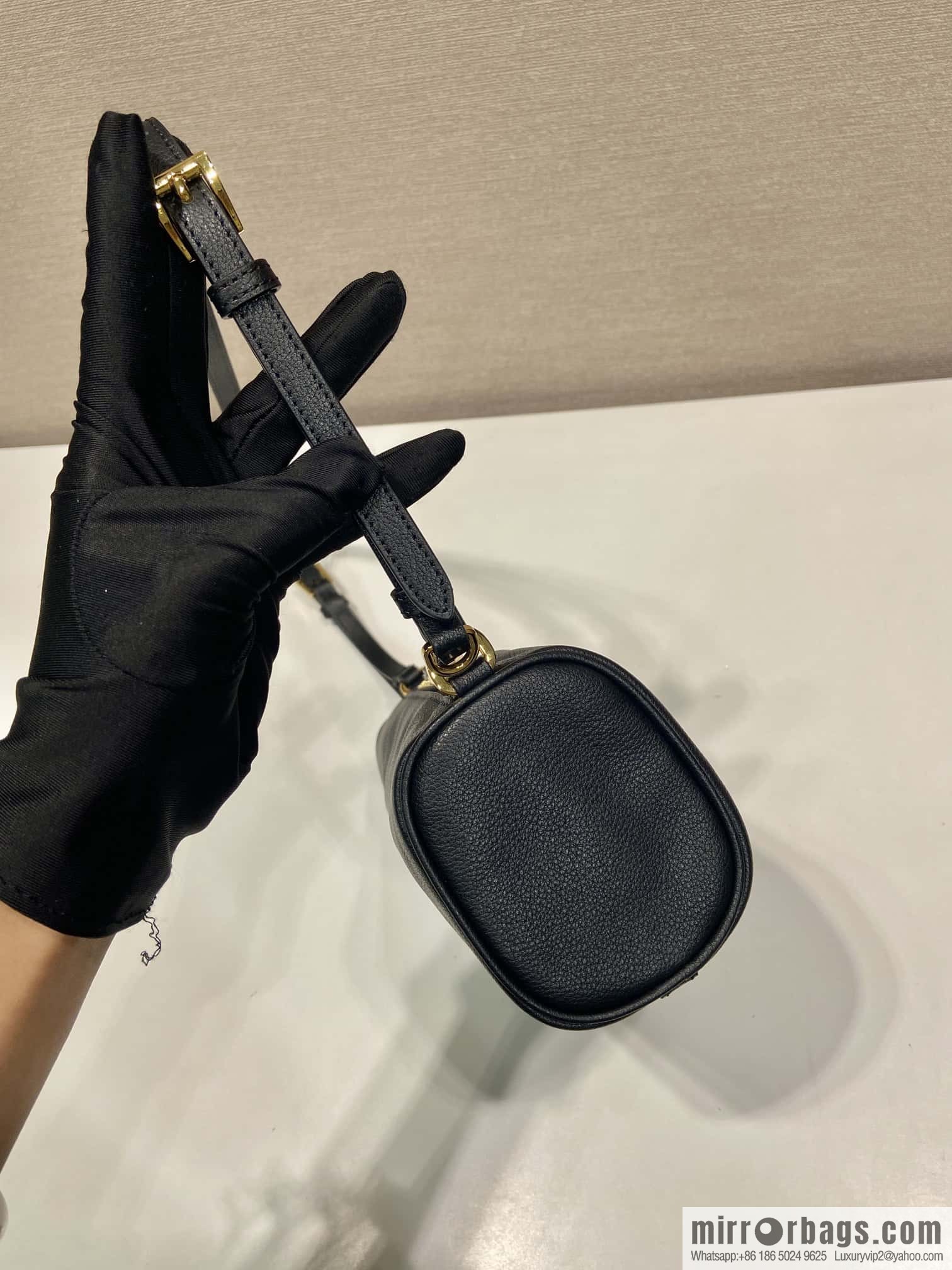 PRADA 🎉 new armpit bag 🎉 1NE058A calfskin/1BC239 🎉🎉 black