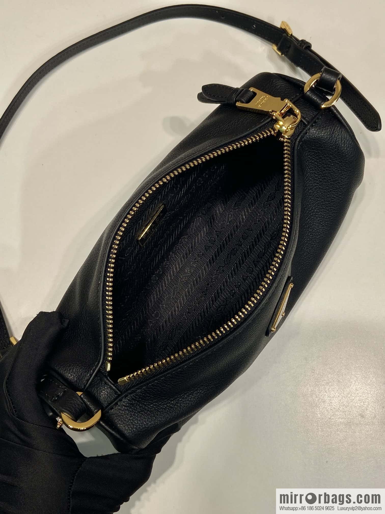 PRADA 🎉 new armpit bag 🎉 1NE058A calfskin/1BC239 🎉🎉 black