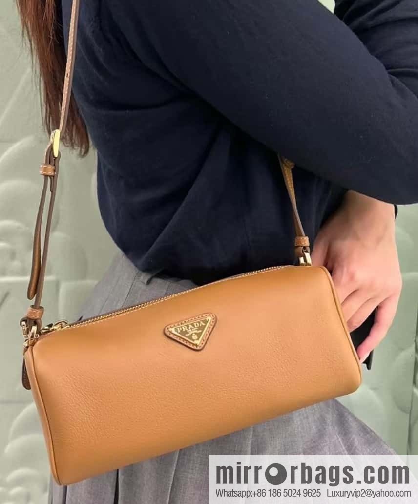 PRADA 🎉 new armpit bag 🎉 1NE058A calfskin/1BC239 🎉🎉 brown
