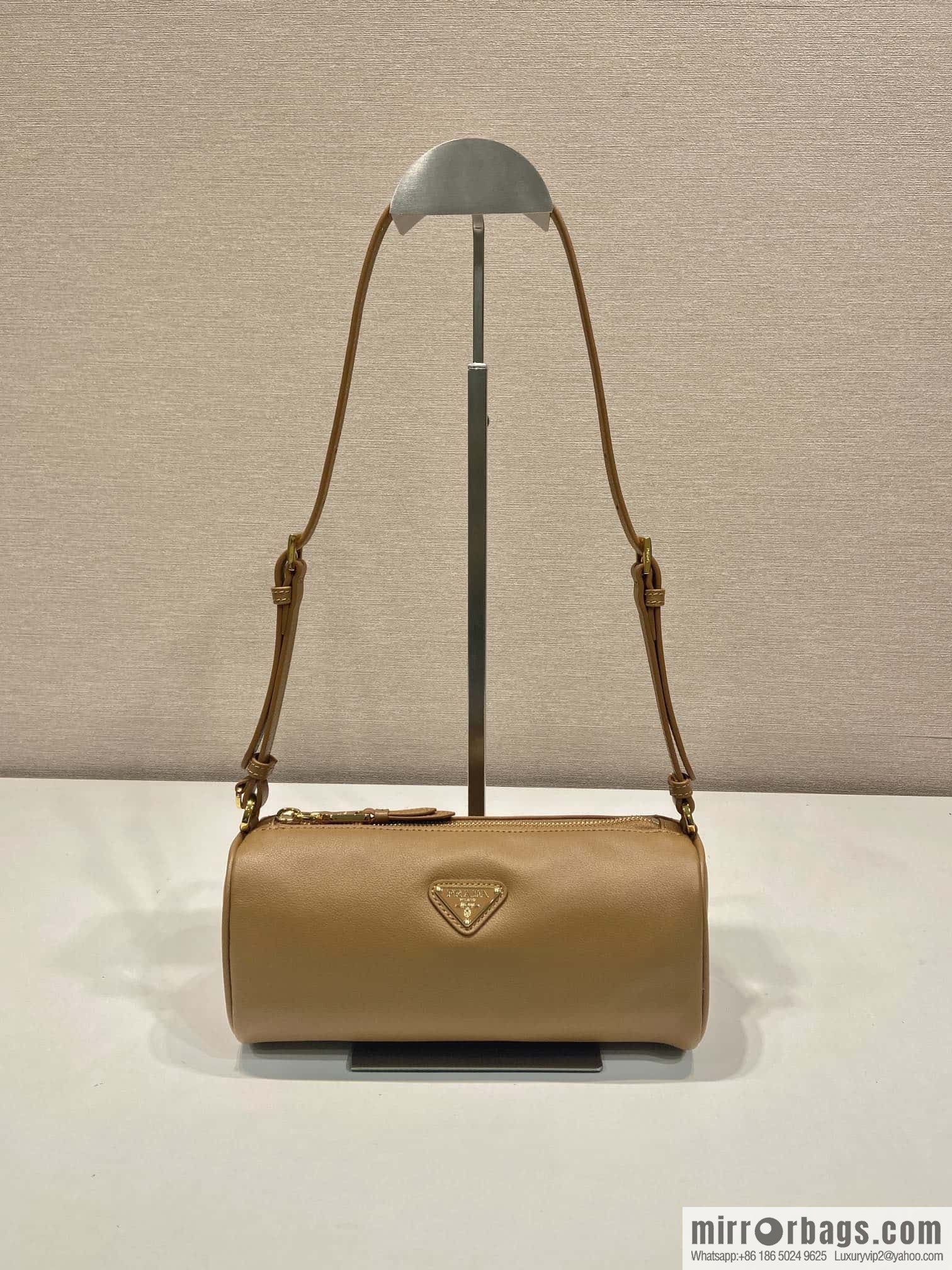 PRADA 🎉 new armpit bag 🎉 1NE058A calfskin/1BC239 🎉🎉 brown