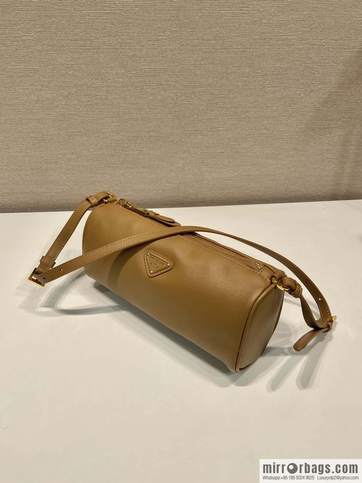 PRADA 🎉 new armpit bag 🎉 1NE058A calfskin/1BC239 🎉🎉 brown