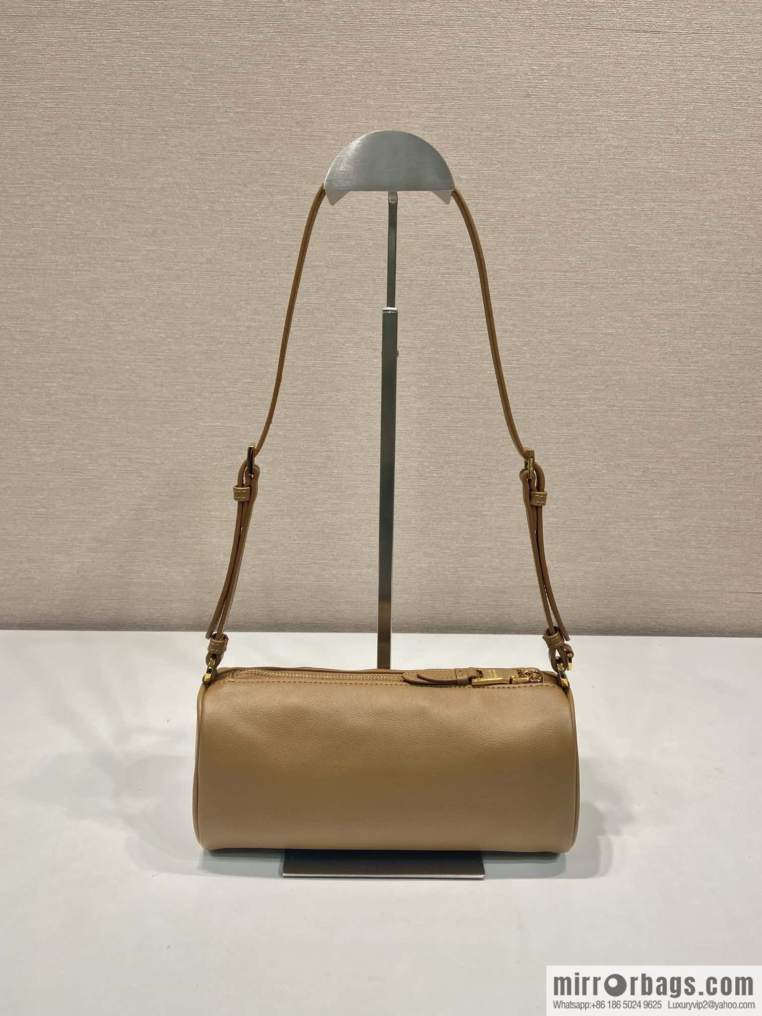 PRADA 🎉 new armpit bag 🎉 1NE058A calfskin/1BC239 🎉🎉 brown