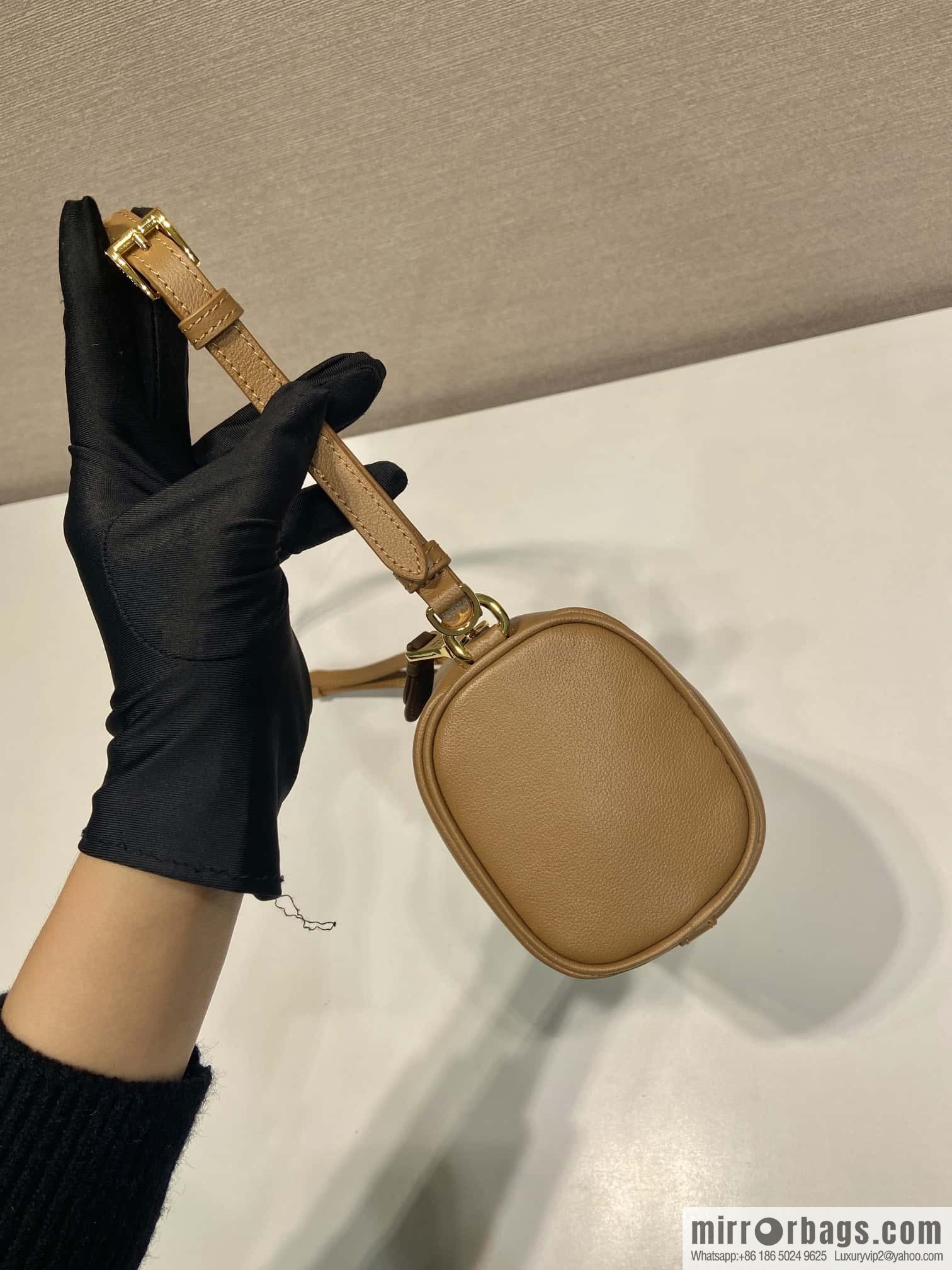 PRADA 🎉 new armpit bag 🎉 1NE058A calfskin/1BC239 🎉🎉 brown