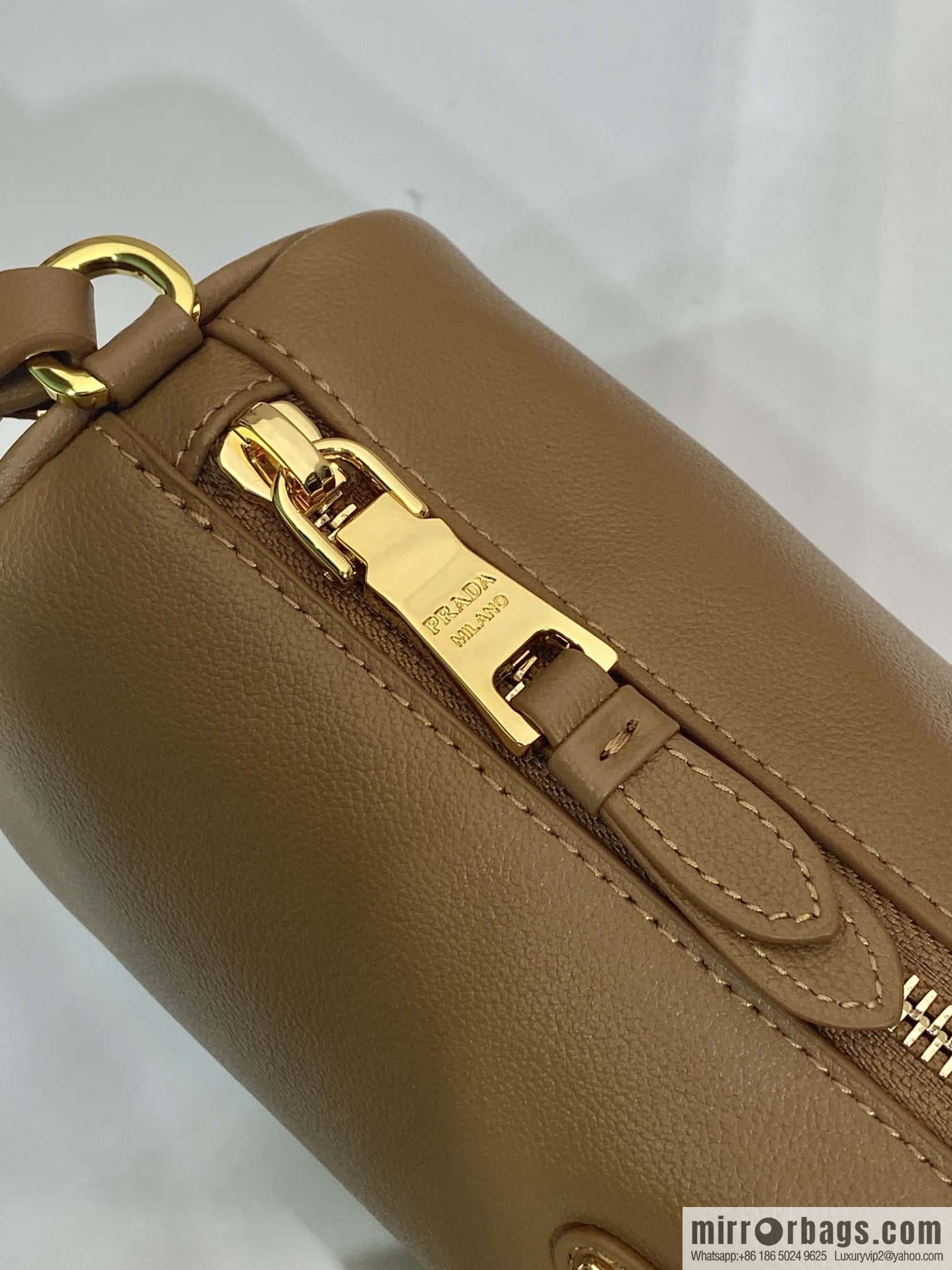 PRADA 🎉 new armpit bag 🎉 1NE058A calfskin/1BC239 🎉🎉 brown