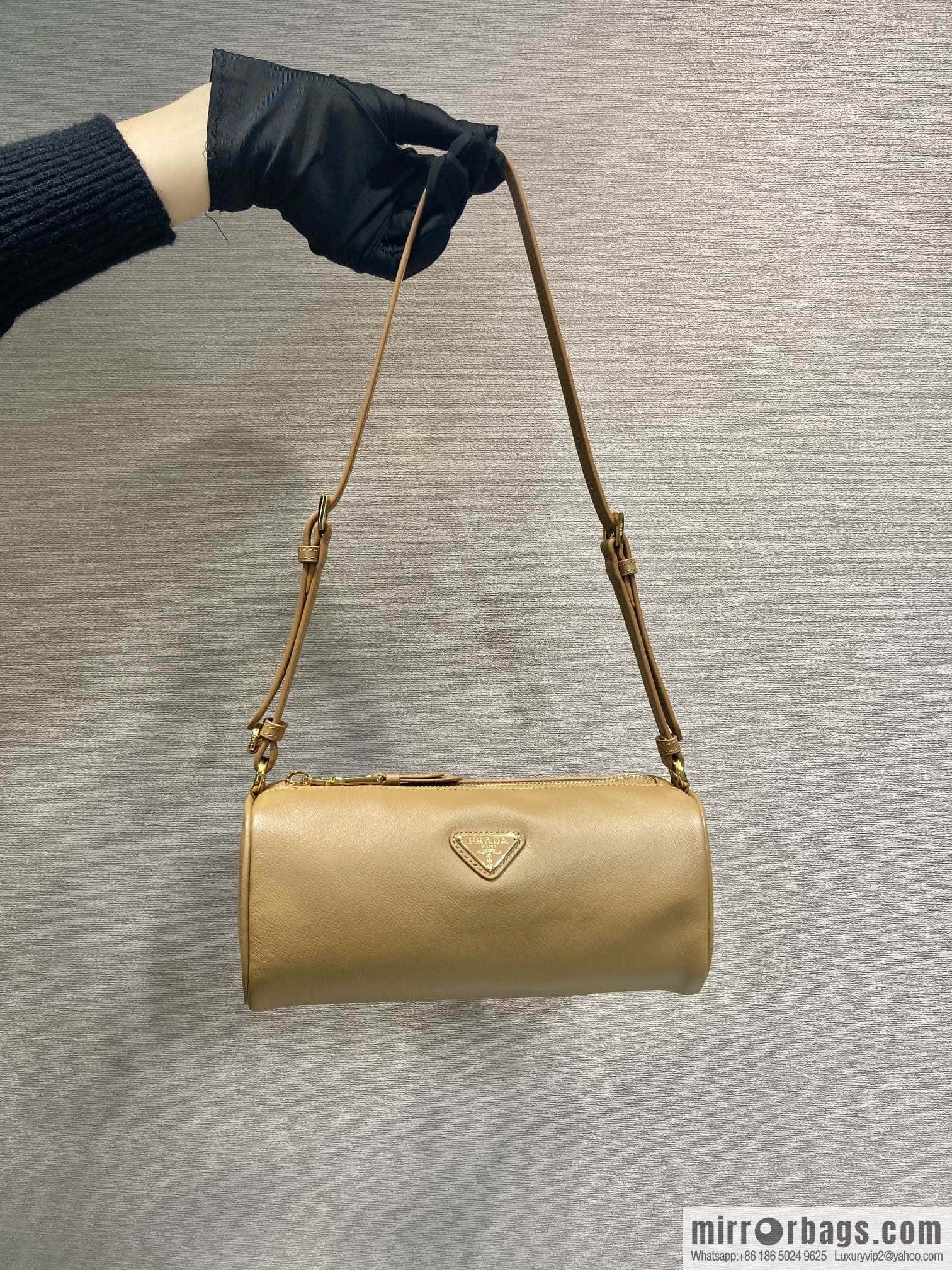 PRADA 🎉 new armpit bag 🎉 1NE058A calfskin/1BC239 🎉🎉 brown