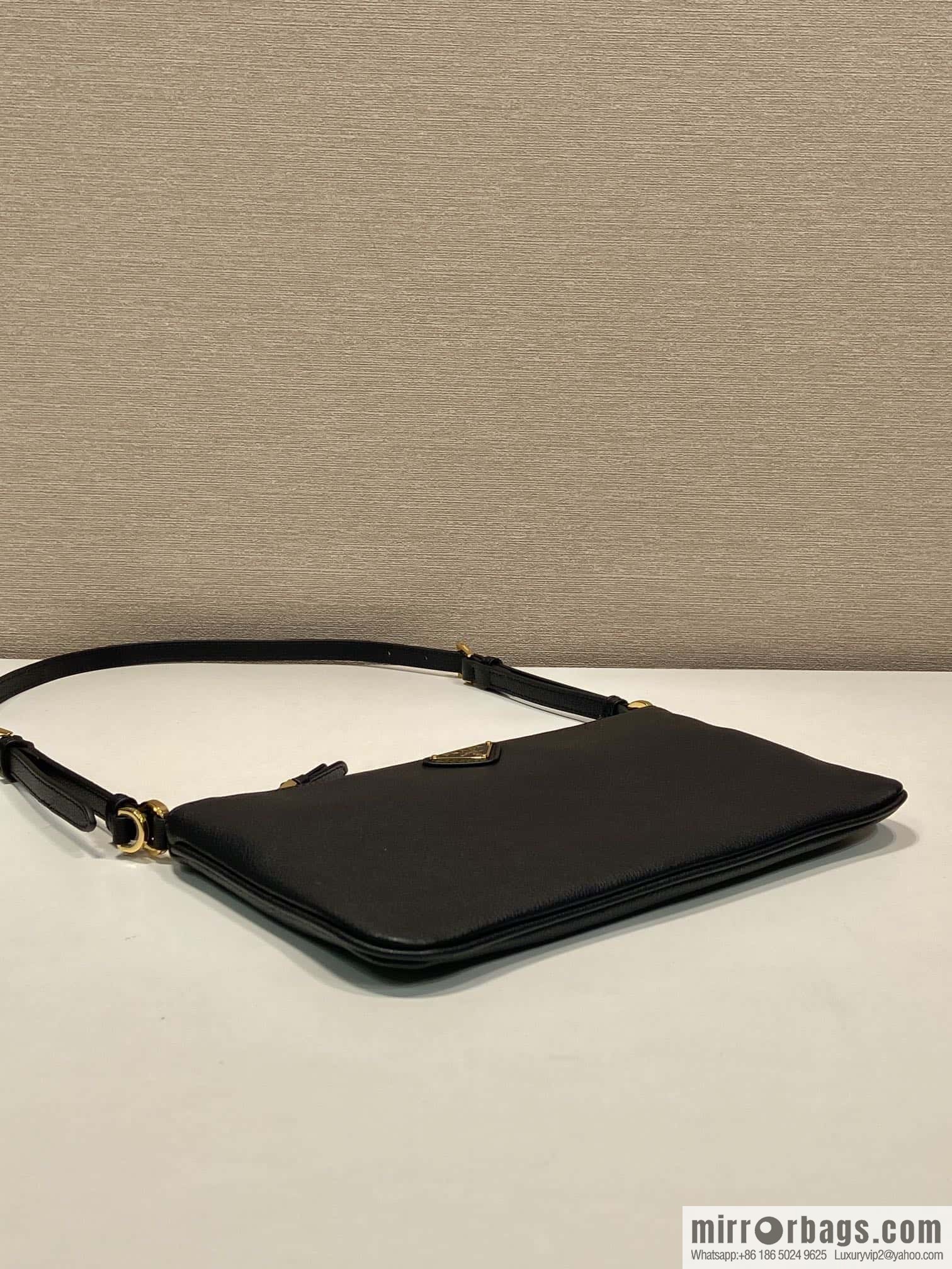 PRADA 🎉 new armpit bag 🎉 1NE545A calfskin/1BC238 🎉🎉 black