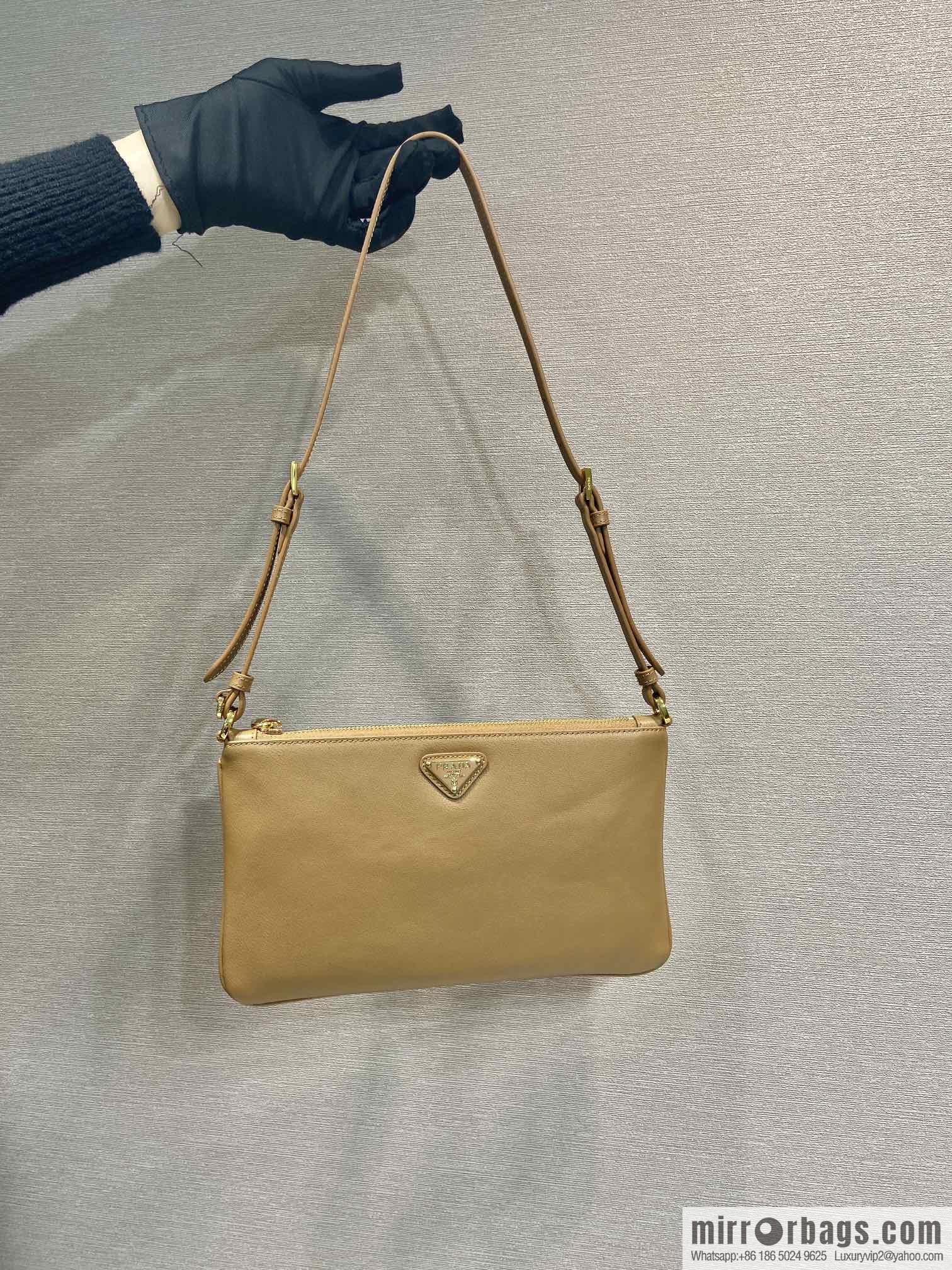 PRADA 🎉 new armpit bag 🎉 1NE545A calfskin/1BC238 🎉🎉 brown