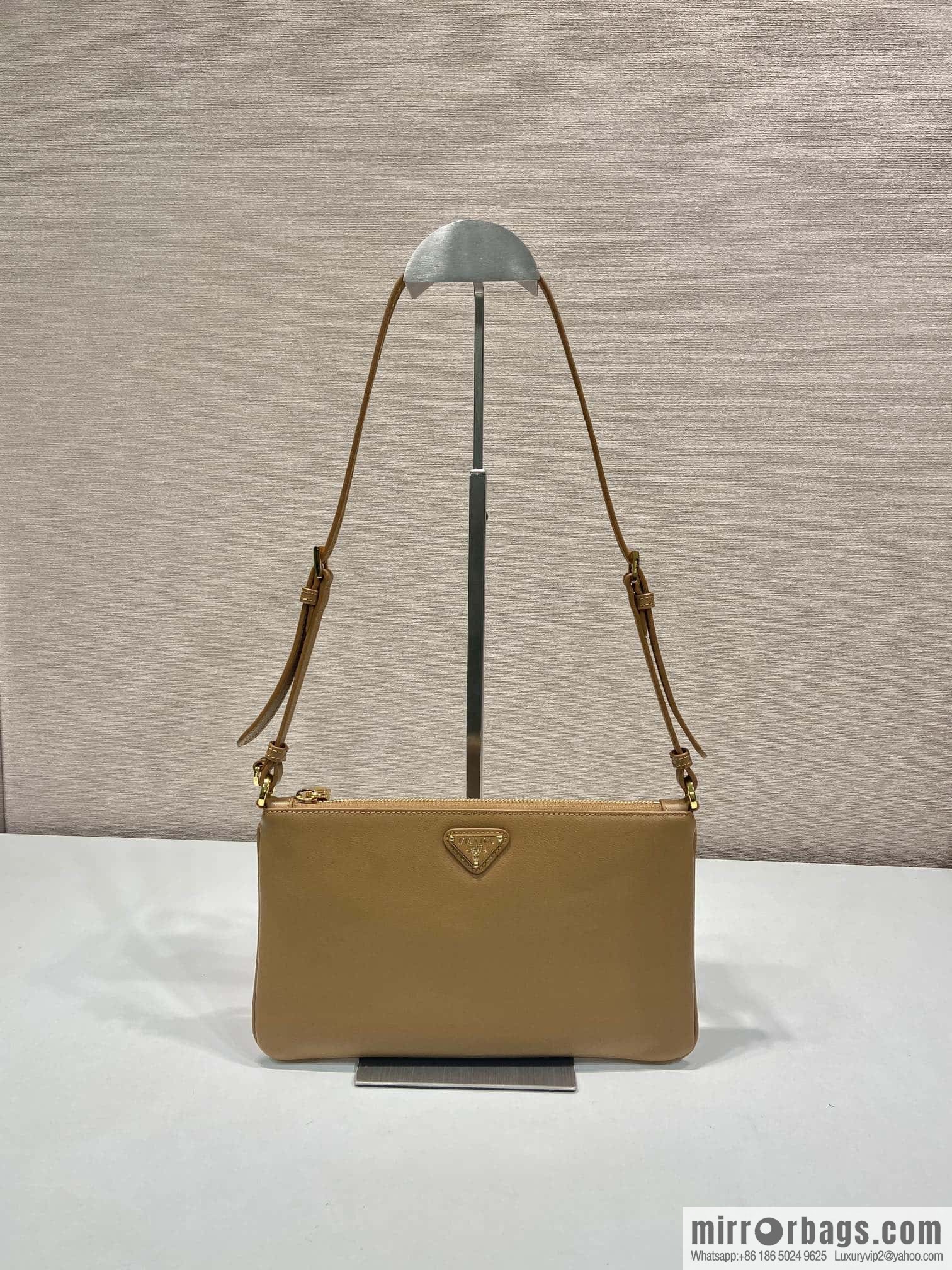 PRADA 🎉 new armpit bag 🎉 1NE545A calfskin/1BC238 🎉🎉 brown