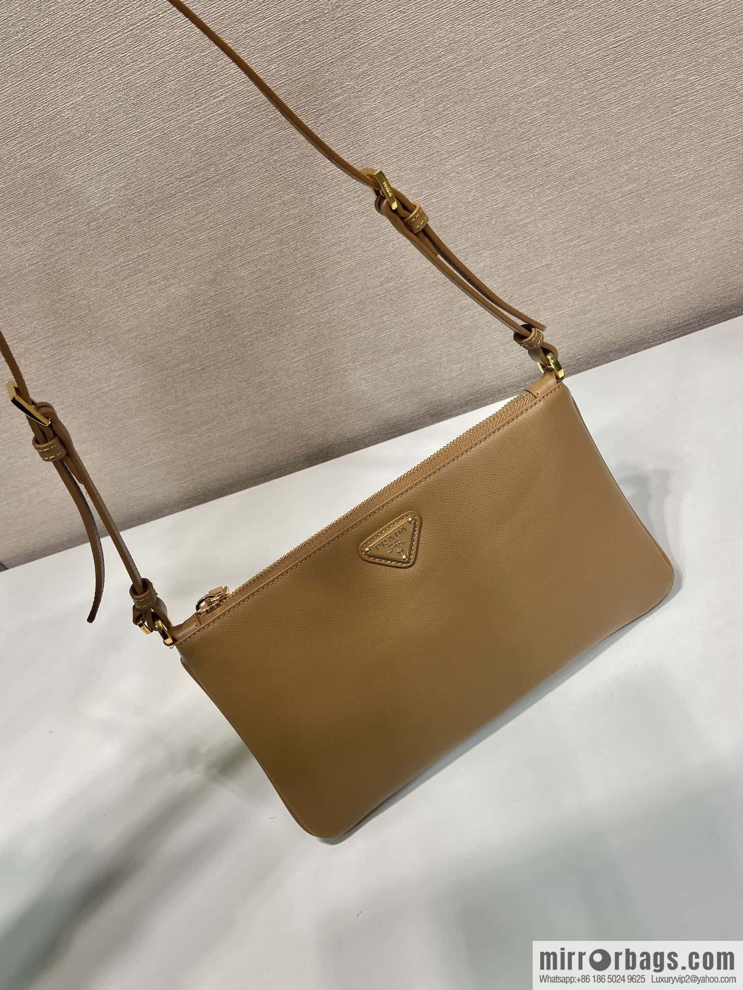 PRADA 🎉 new armpit bag 🎉 1NE545A calfskin/1BC238 🎉🎉 brown