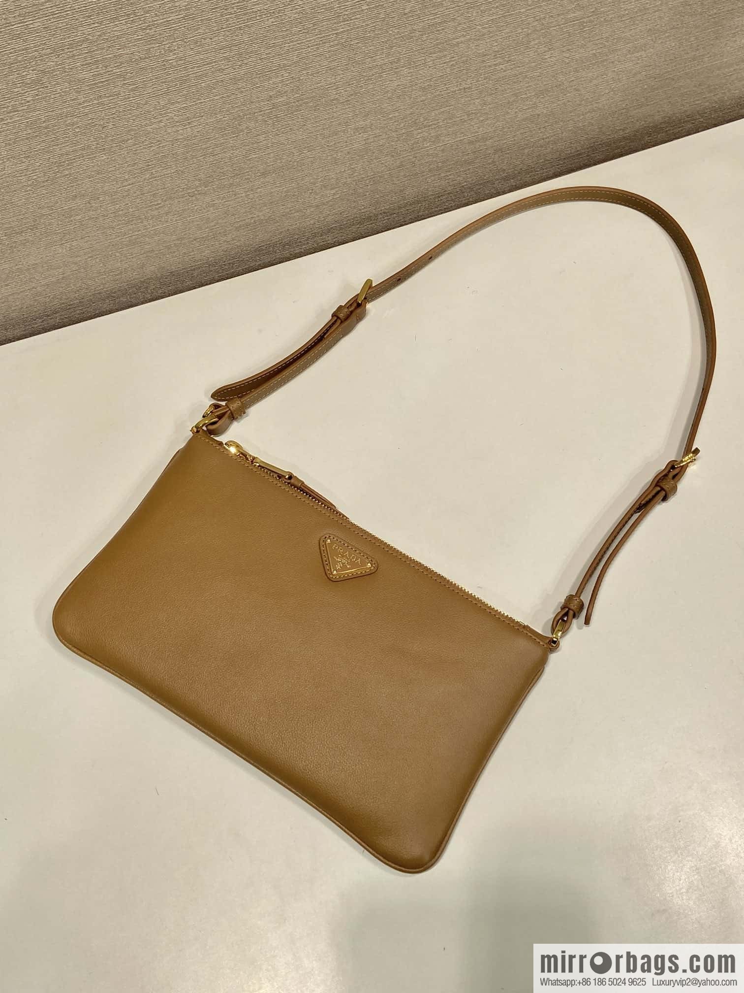 PRADA 🎉 new armpit bag 🎉 1NE545A calfskin/1BC238 🎉🎉 brown