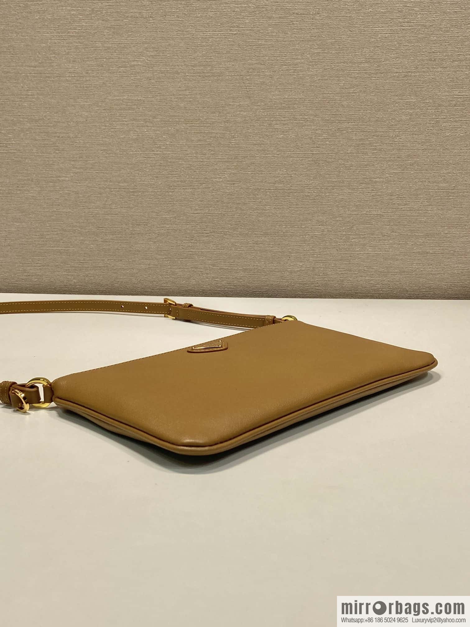 PRADA 🎉 new armpit bag 🎉 1NE545A calfskin/1BC238 🎉🎉 brown