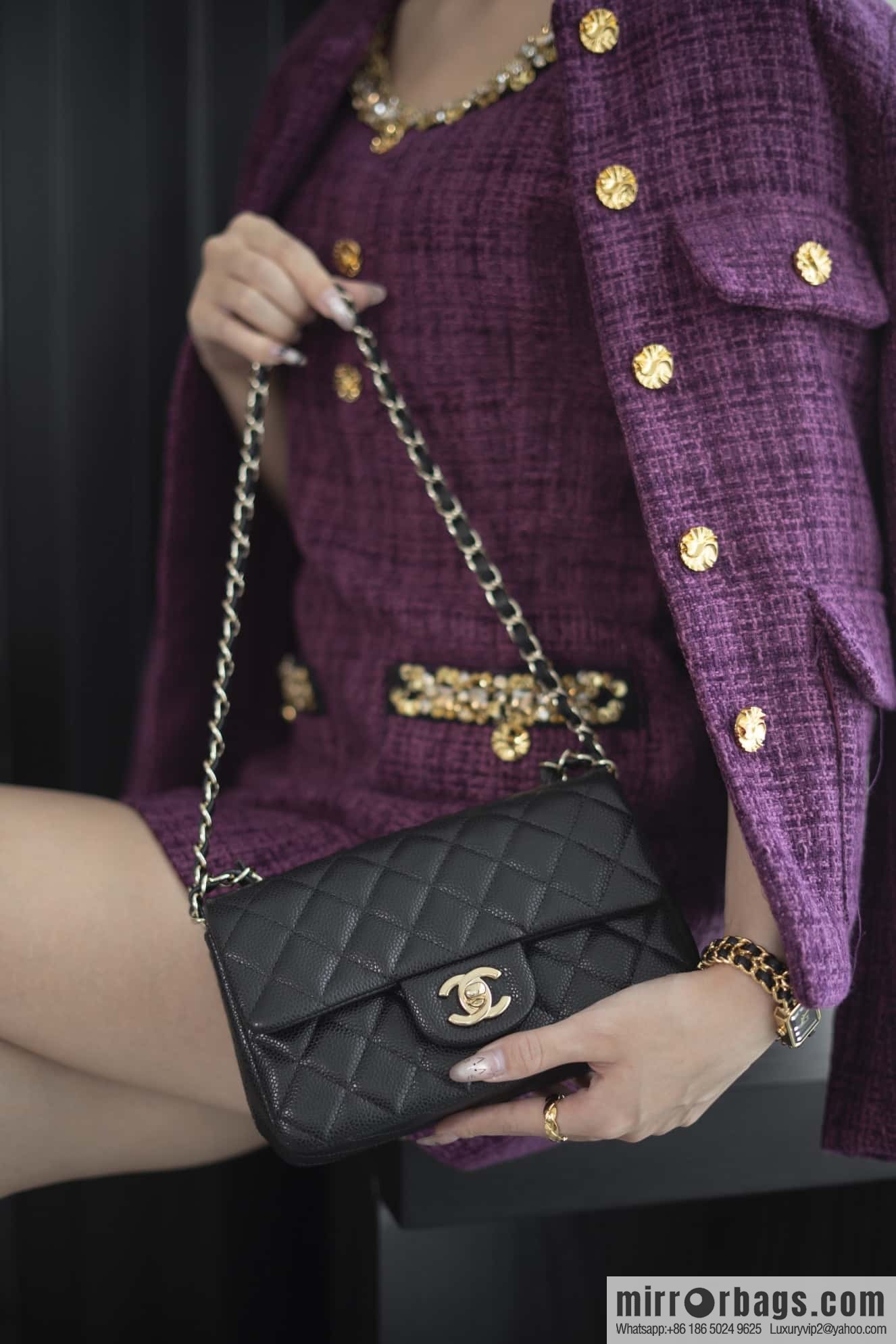 ℂ𝔽 𝗖𝗹𝗮𝘀𝘀𝗶𝗰 𝗙𝗹𝗮𝗽 | Lychee Black, Light Gold 🖤 A01116