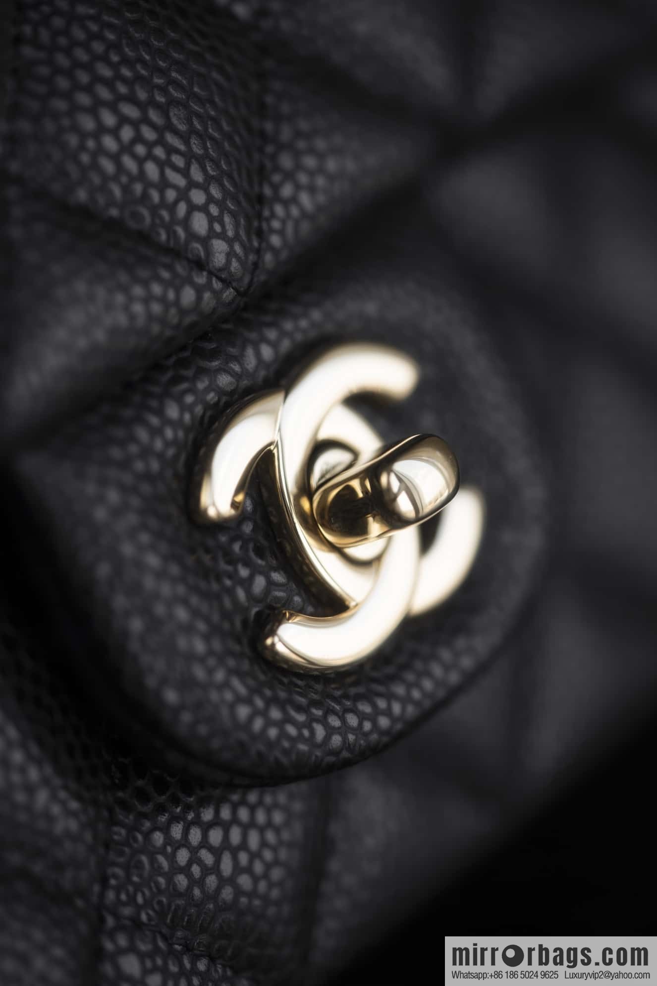 ℂ𝔽 𝗖𝗹𝗮𝘀𝘀𝗶𝗰 𝗙𝗹𝗮𝗽 | Lychee Black, Light Gold 🖤 A01116