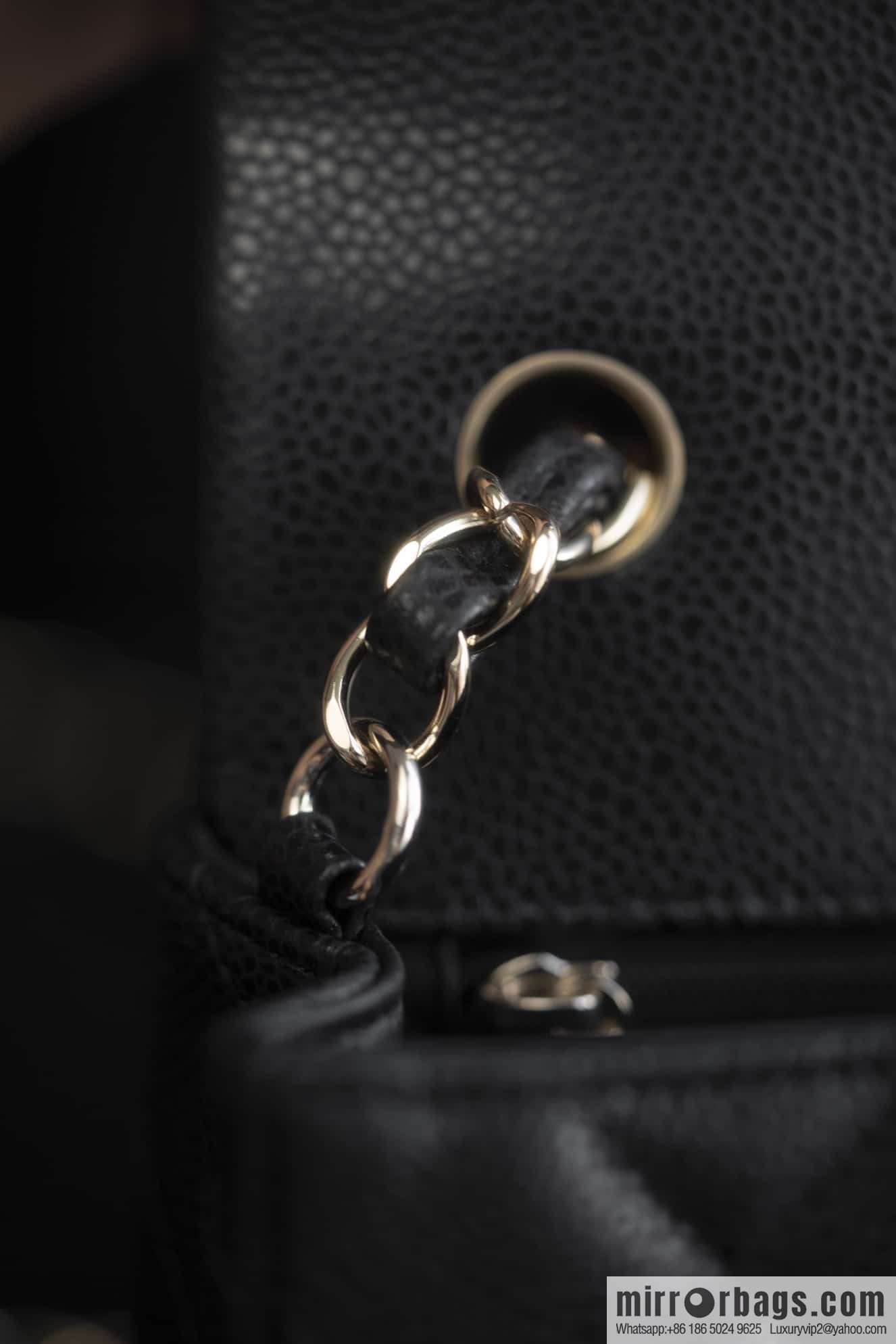 ℂ𝔽 𝗖𝗹𝗮𝘀𝘀𝗶𝗰 𝗙𝗹𝗮𝗽 | Lychee Black, Light Gold 🖤 A01116