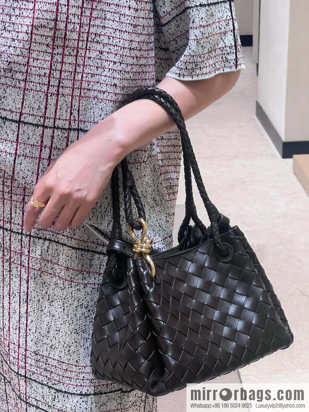 BV 𝙋𝙖𝙧𝙖𝙘𝙝𝙪𝙩𝙚 small, chocolate brown 796569