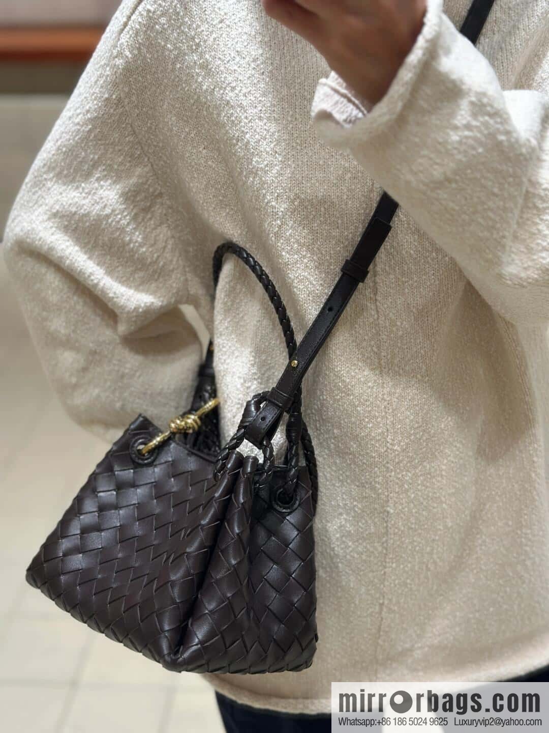 BV 𝙋𝙖𝙧𝙖𝙘𝙝𝙪𝙩𝙚 small, chocolate brown 796569