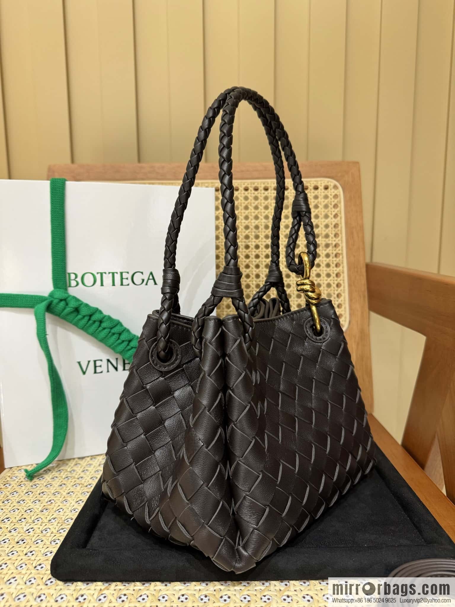 BV 𝙋𝙖𝙧𝙖𝙘𝙝𝙪𝙩𝙚 small, chocolate brown 796569