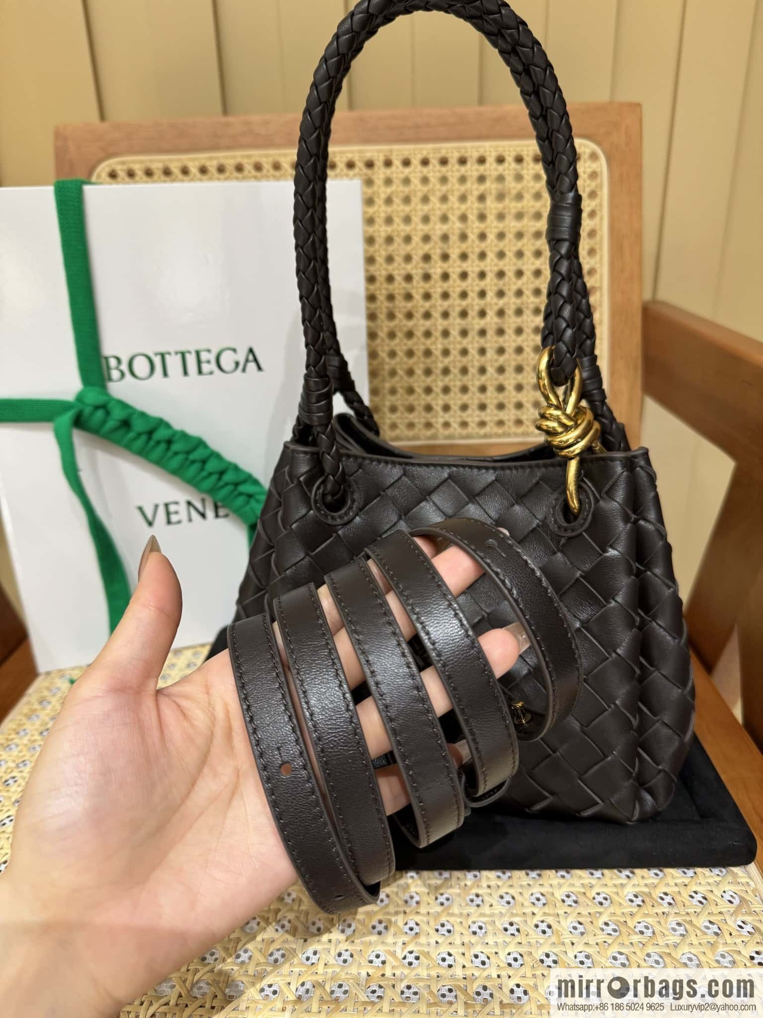 BV 𝙋𝙖𝙧𝙖𝙘𝙝𝙪𝙩𝙚 small, chocolate brown 796569