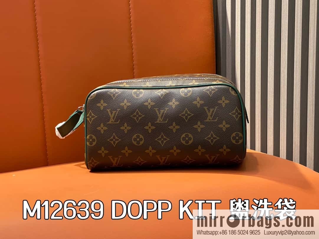 [Boutique‑grade] M12639 presbyopia green, toilet bag series DOPP KIT toilet bag