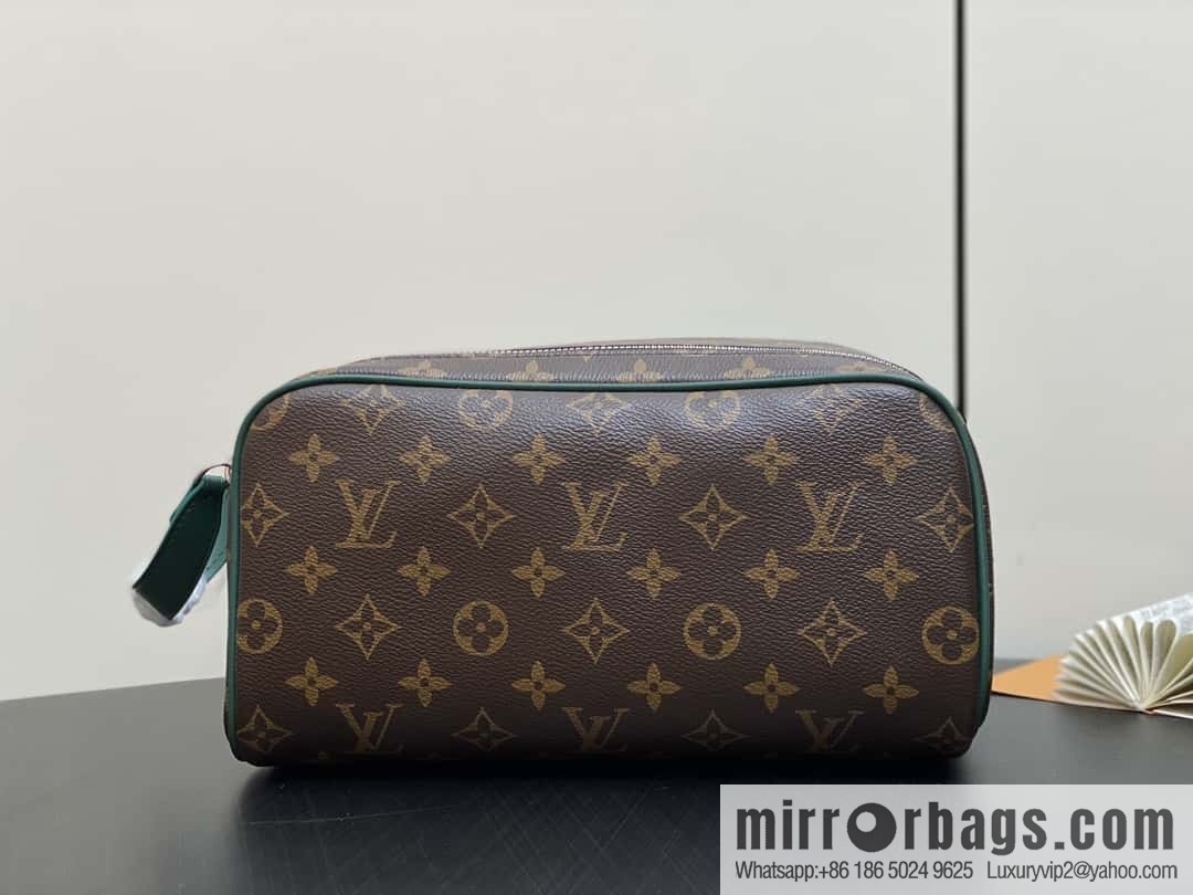 [Boutique‑grade] M12639 presbyopia green, toilet bag series DOPP KIT toilet bag