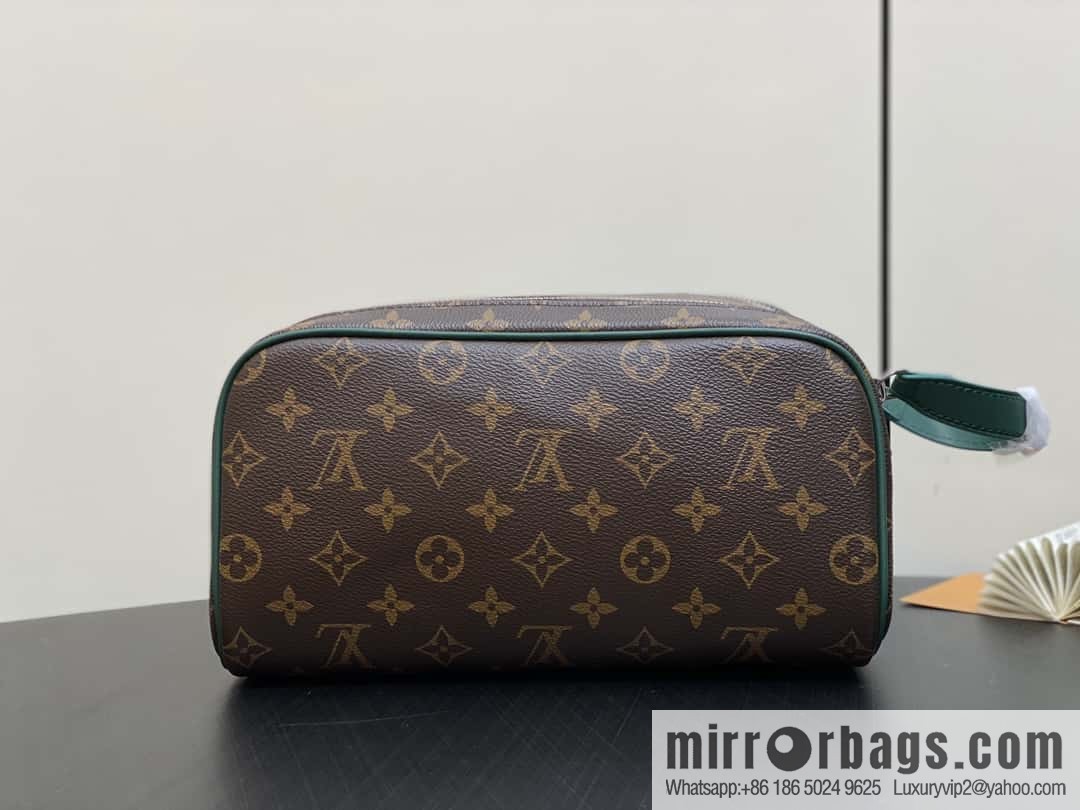 [Boutique‑grade] M12639 presbyopia green, toilet bag series DOPP KIT toilet bag