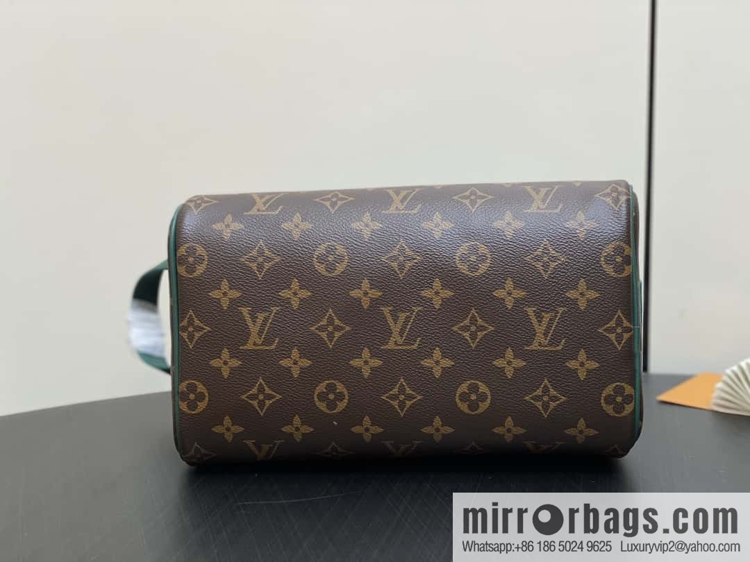 [Boutique‑grade] M12639 presbyopia green, toilet bag series DOPP KIT toilet bag