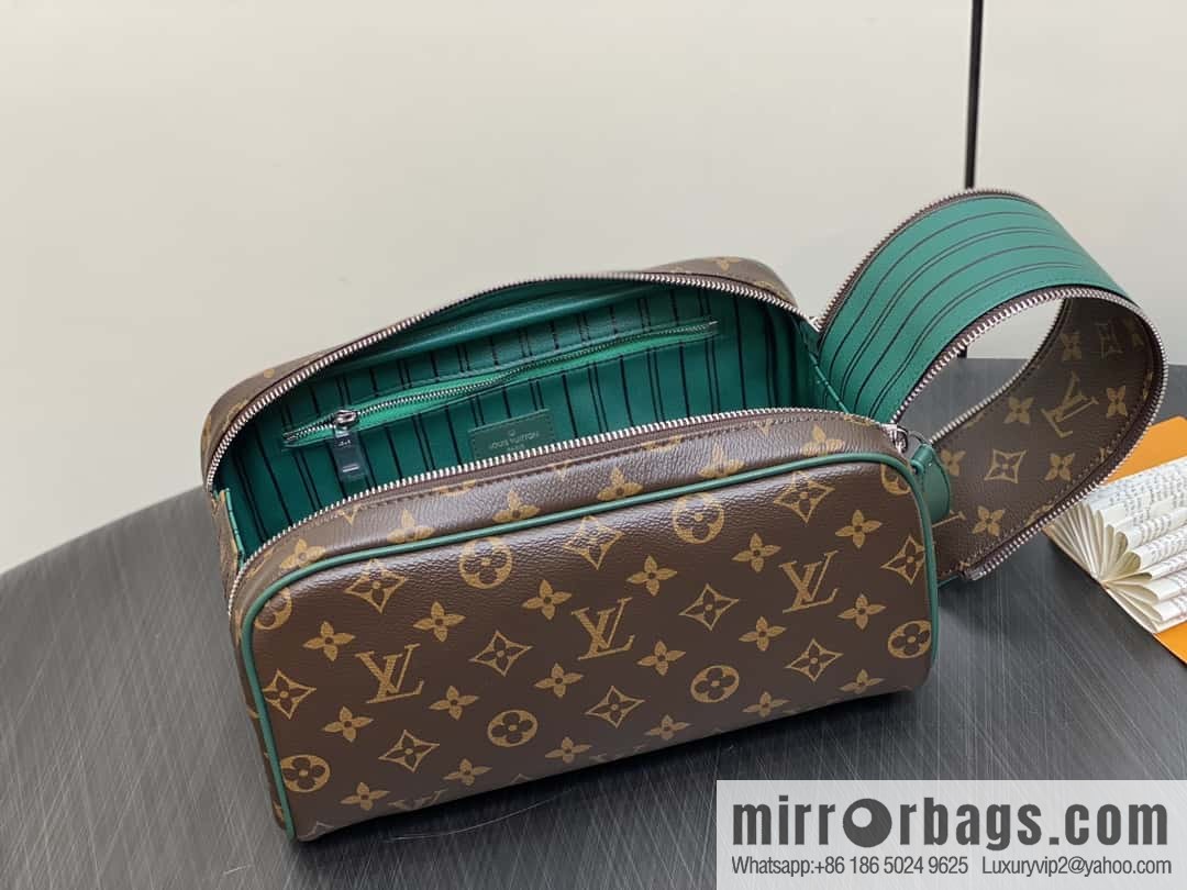 [Boutique‑grade] M12639 presbyopia green, toilet bag series DOPP KIT toilet bag