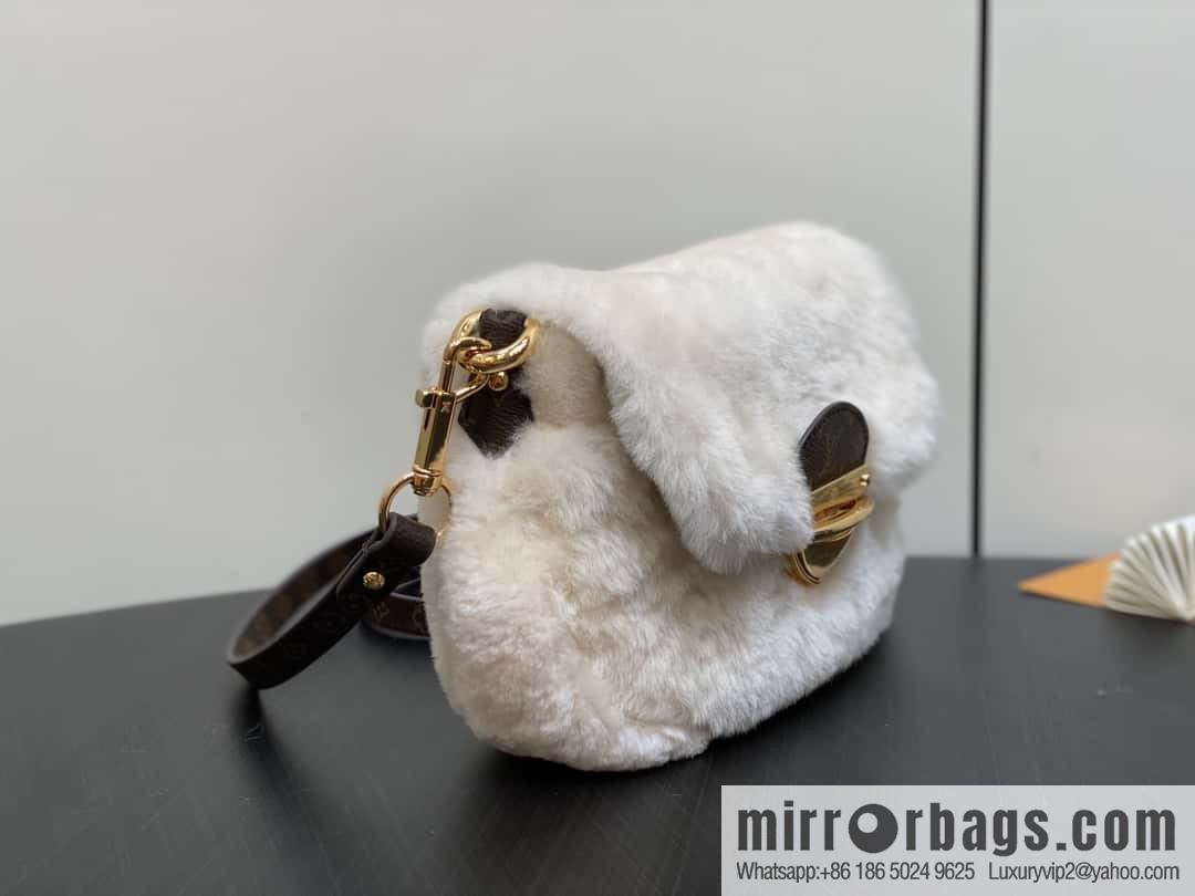[Boutique‑grade] M12097 meters white plush, underarm bag ingot bag series SUNSET handbag