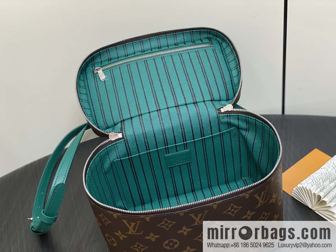 [Boutique‑grade] M12667 presbyopia green, medium cosmetic bag Nice cosmetic bag