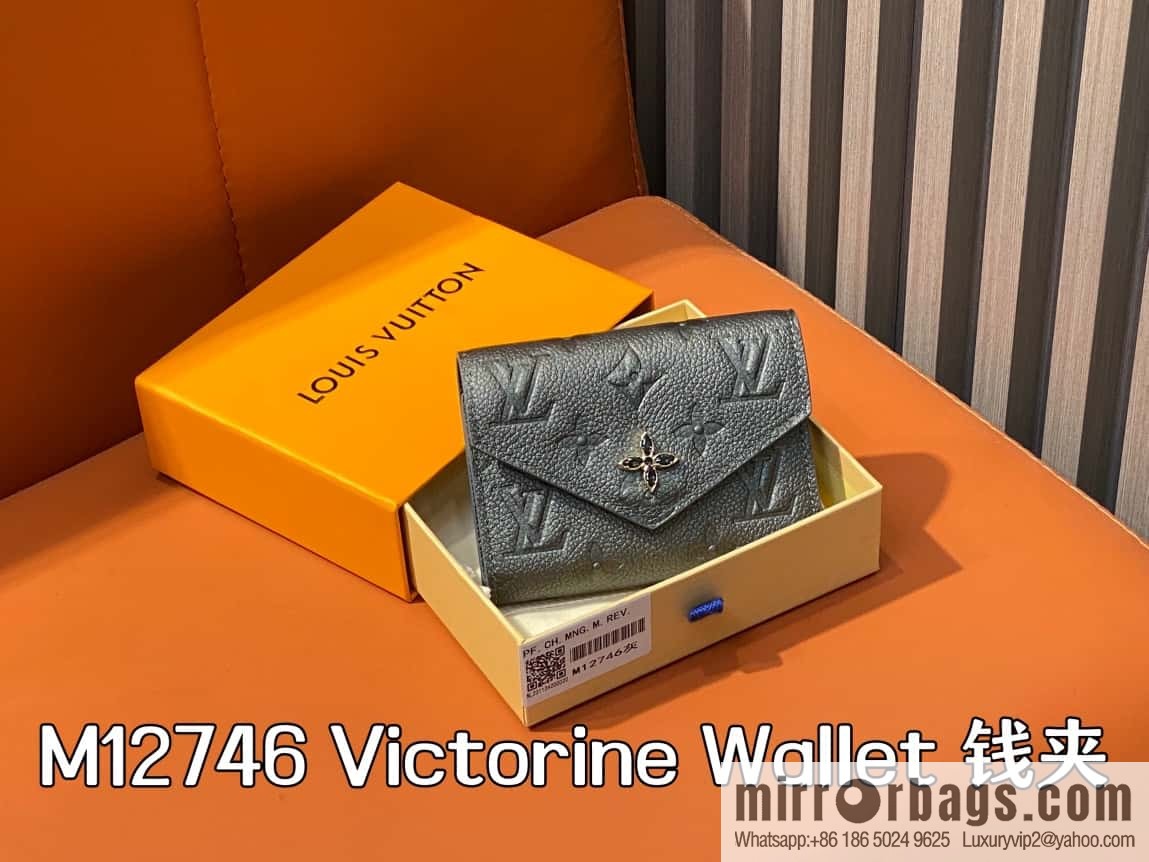 [Boutique‑grade] M12746 pearlescent gray, three-fold wallet series Victorine Wallet wallet