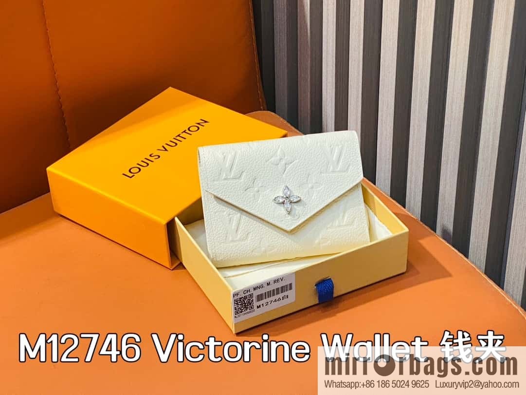 [Boutique‑grade] M12746 pearlescent white, three-fold wallet series Victorine Wallet wallet
