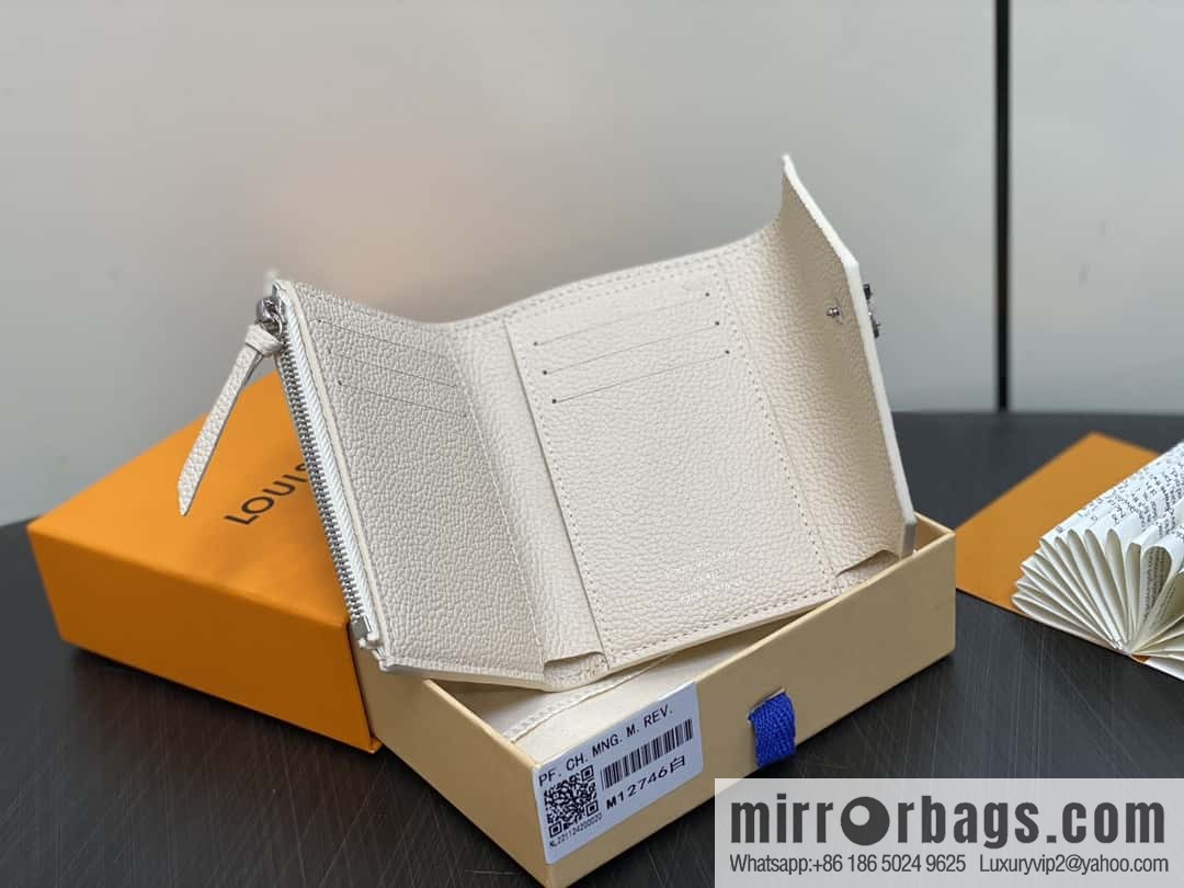 [Boutique‑grade] M12746 pearlescent white, three-fold wallet series Victorine Wallet wallet