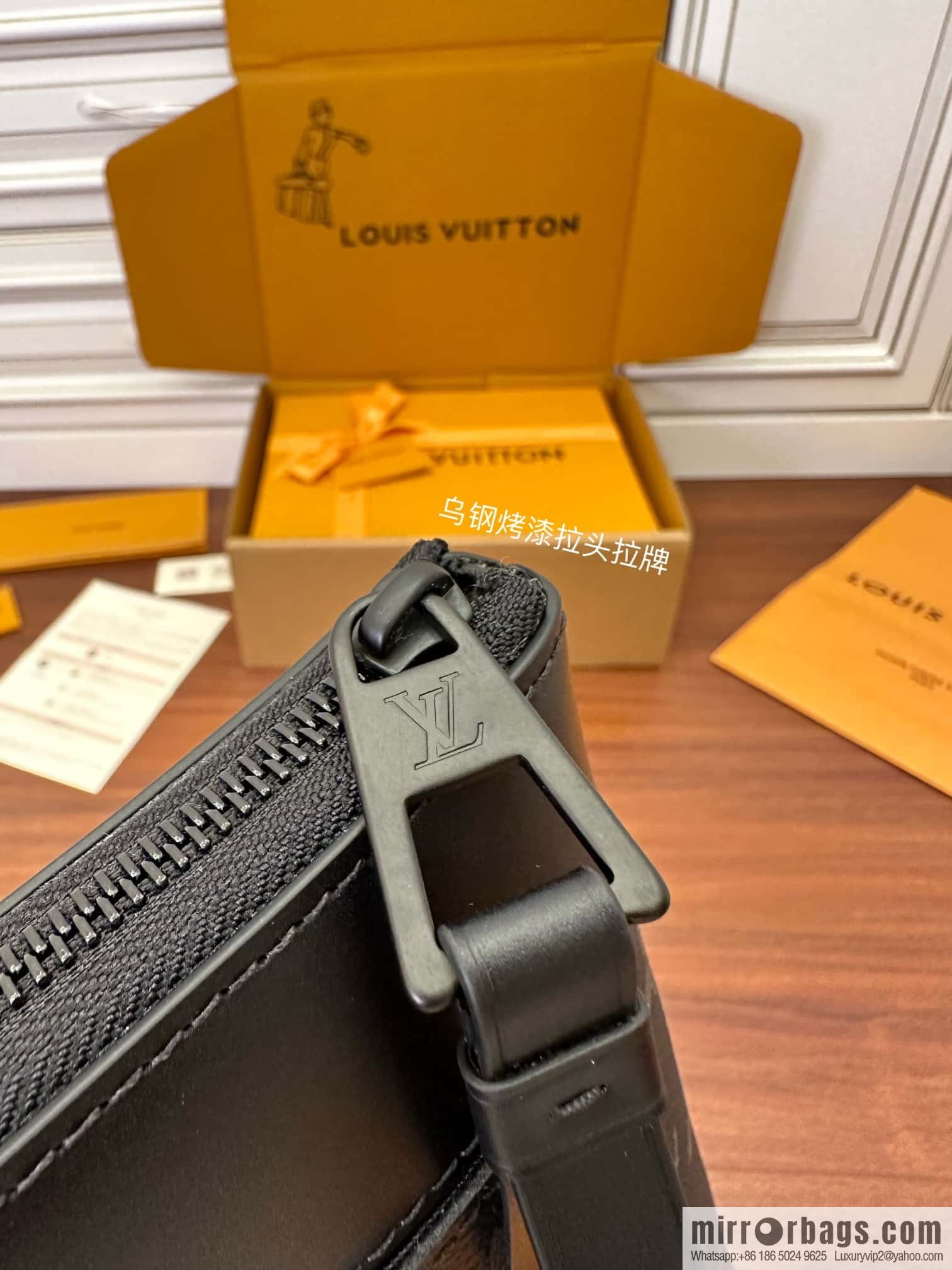 LV M82543 POCHETTE VOYAGE SOUPLE clutch