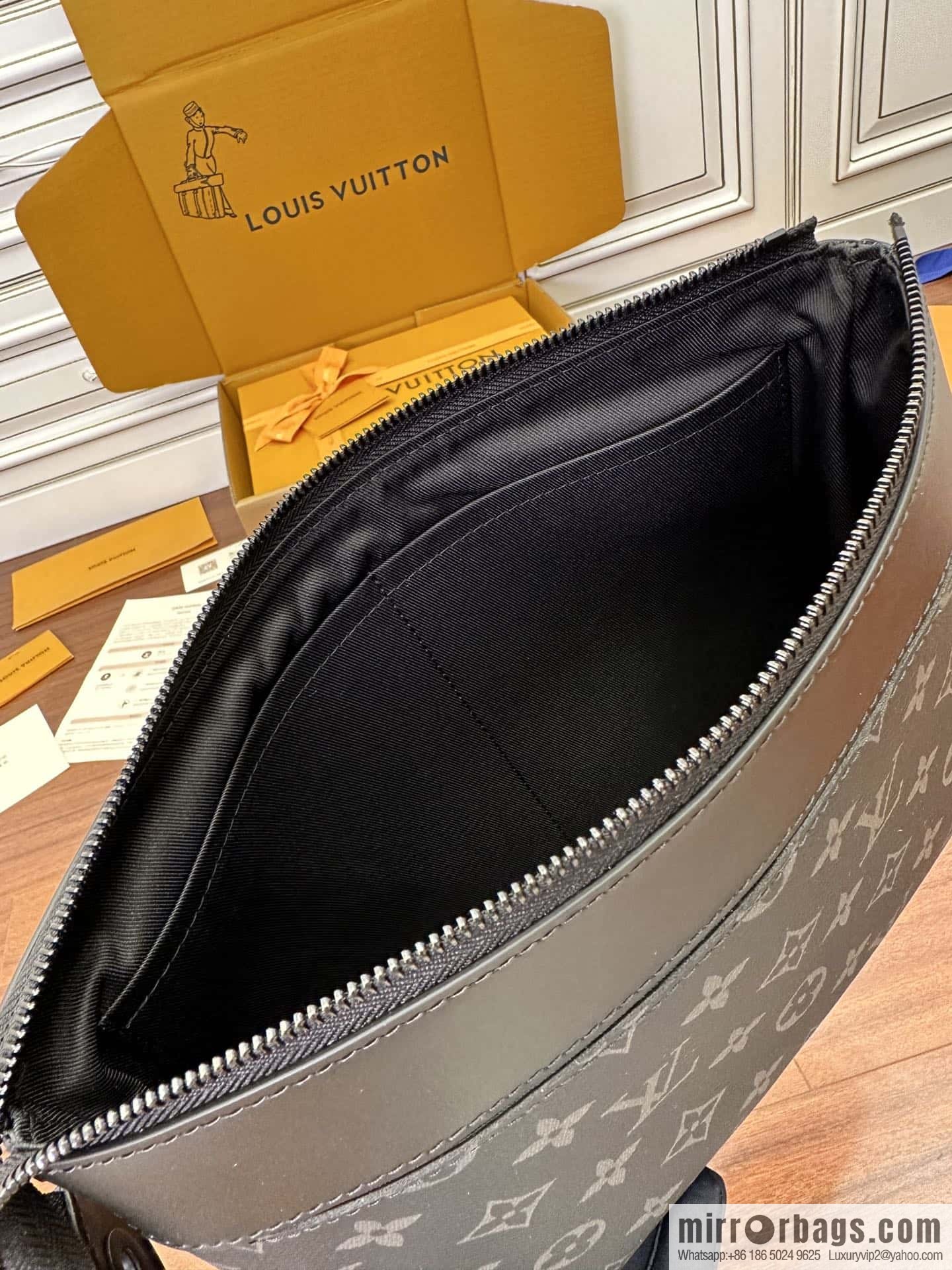 LV M82543 POCHETTE VOYAGE SOUPLE clutch