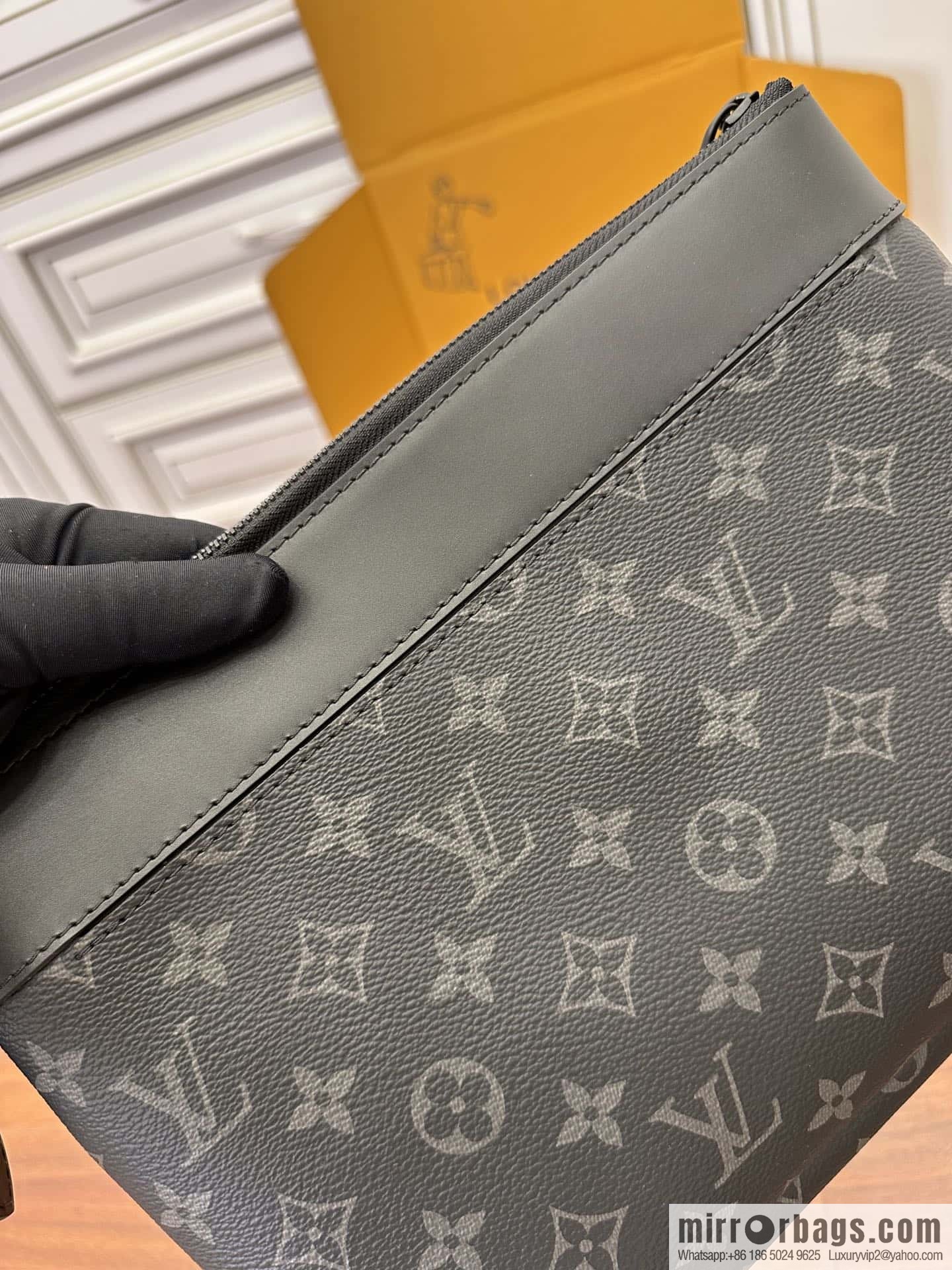 LV M82543 POCHETTE VOYAGE SOUPLE clutch
