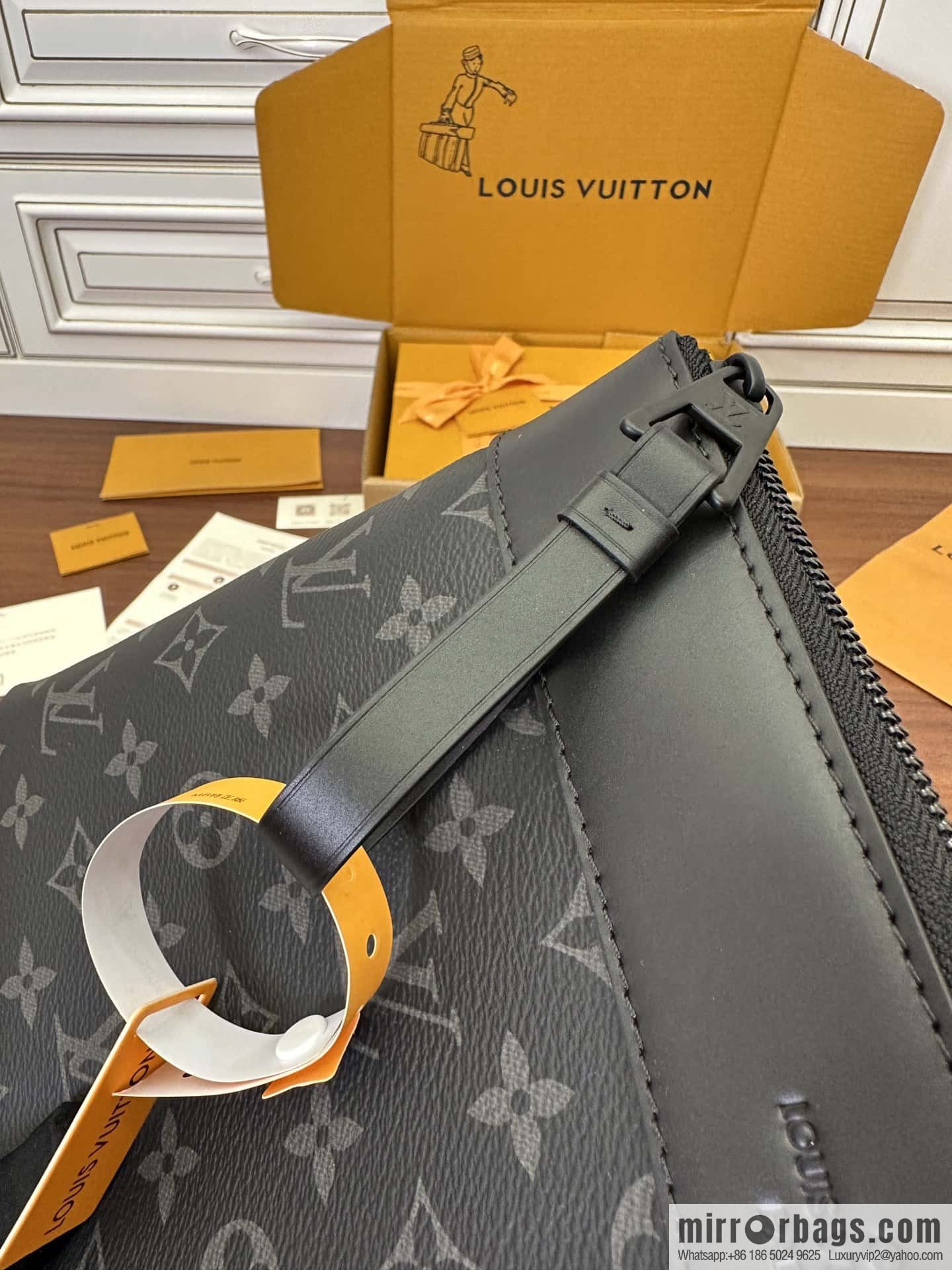LV M82543 POCHETTE VOYAGE SOUPLE clutch