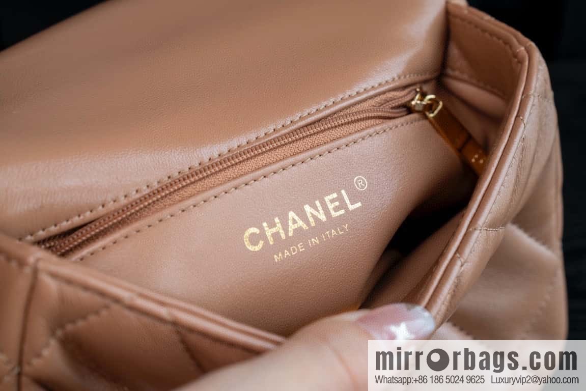 𝐂𝐡𝐚𝐧𝐞𝐥 𝟐𝟒𝐛 twist handle, oil wax skin Small milk tea color 🧋 AS5032