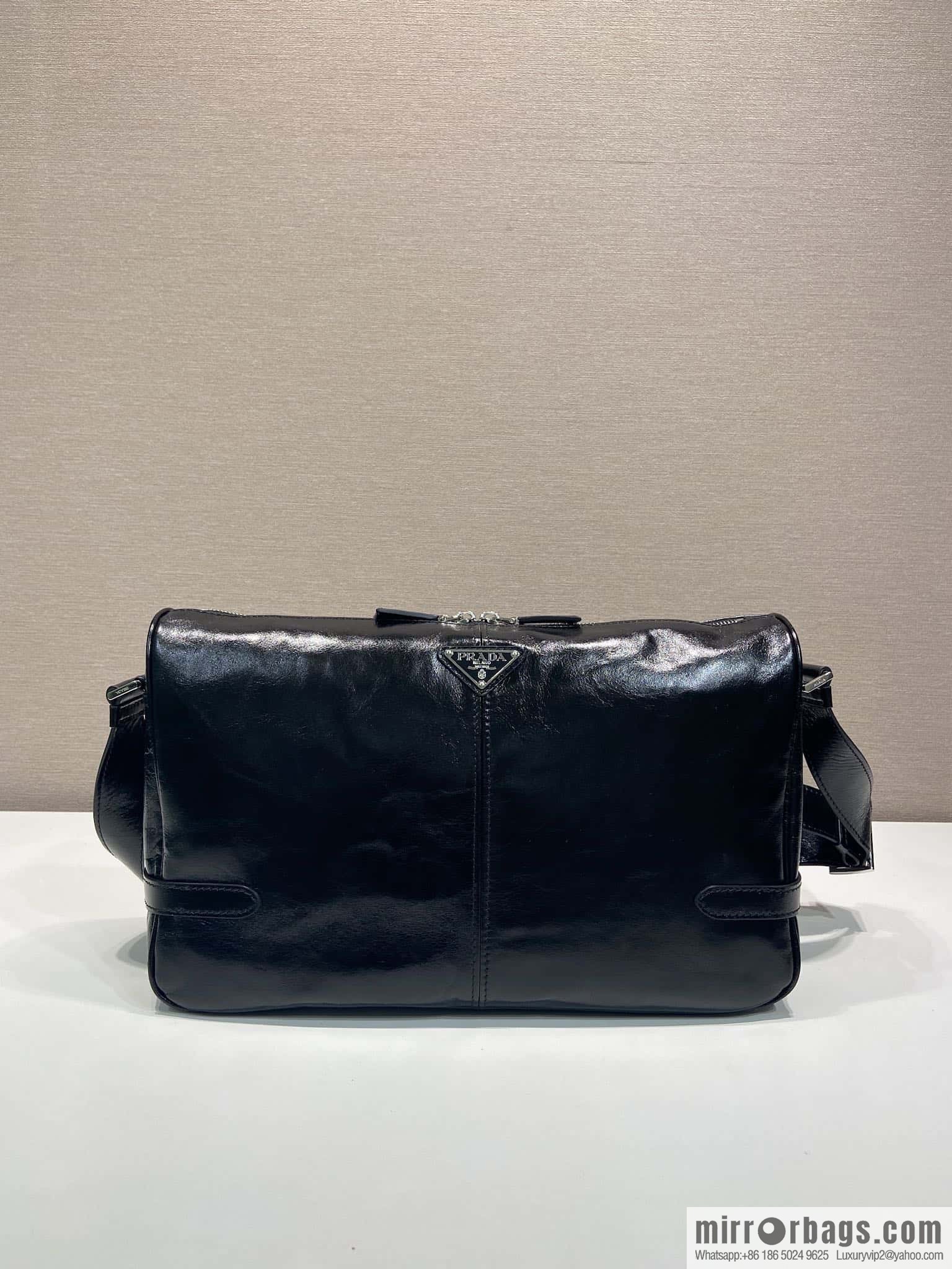 PRADA 🎉 new oil wax leather 🎉 2VH187 messenger bag🎉🎉
