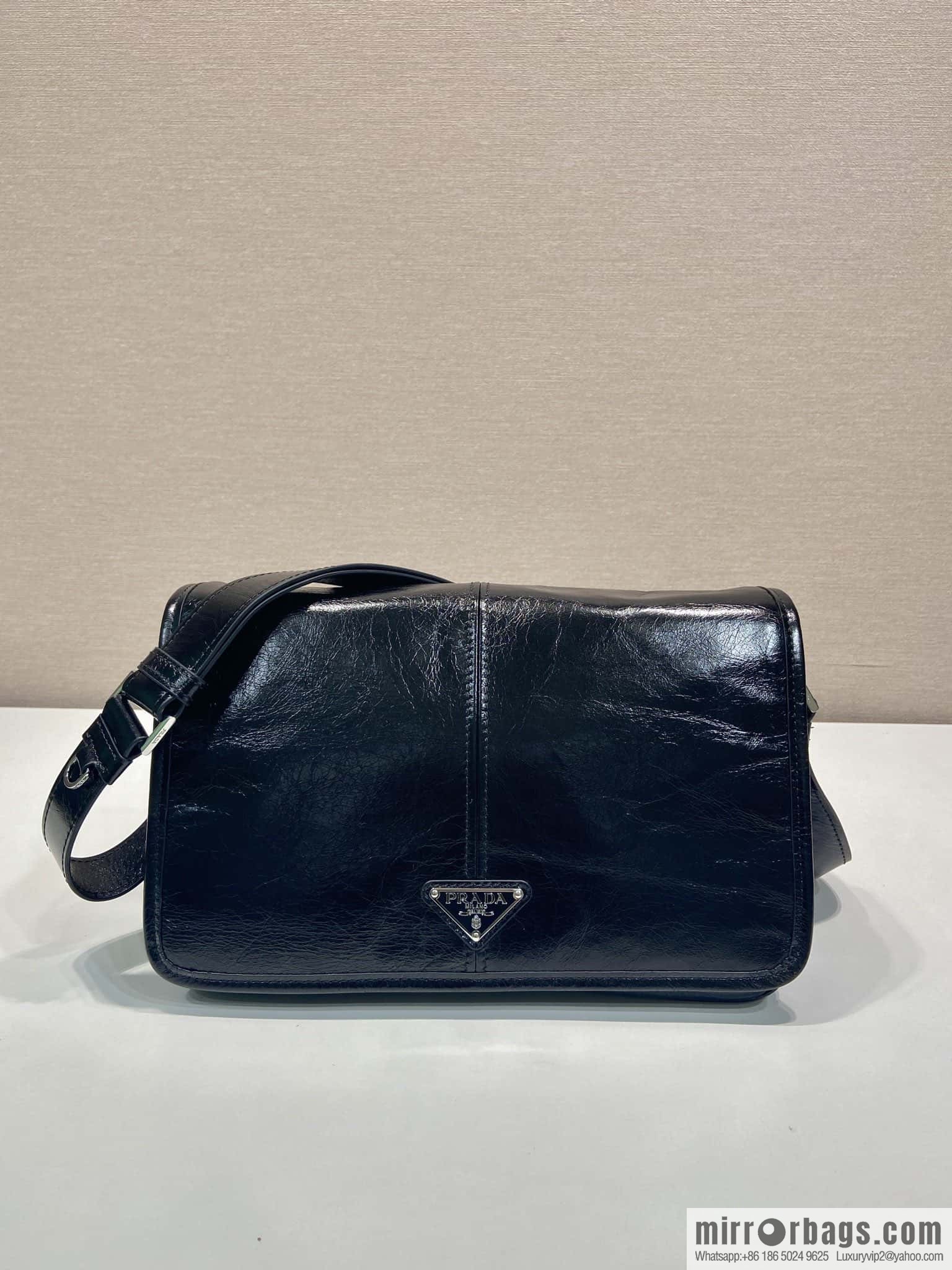 PRADA 🎉 new oil wax bag 🎉 2VD073 messenger bag🎉🎉