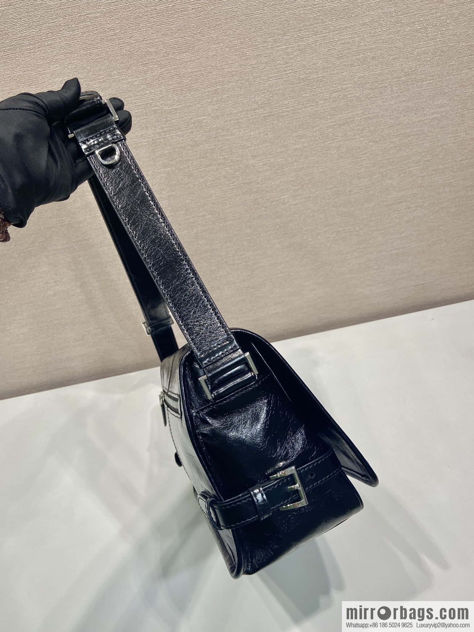 PRADA 🎉 new oil wax bag 🎉 2VD073 messenger bag🎉🎉
