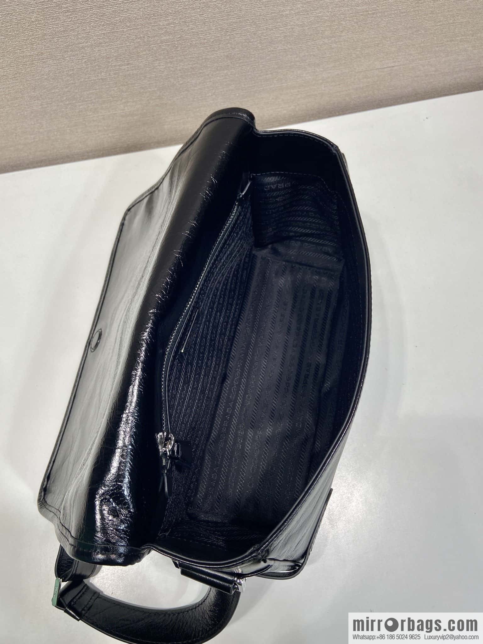 PRADA 🎉 new oil wax bag 🎉 2VD073 messenger bag🎉🎉